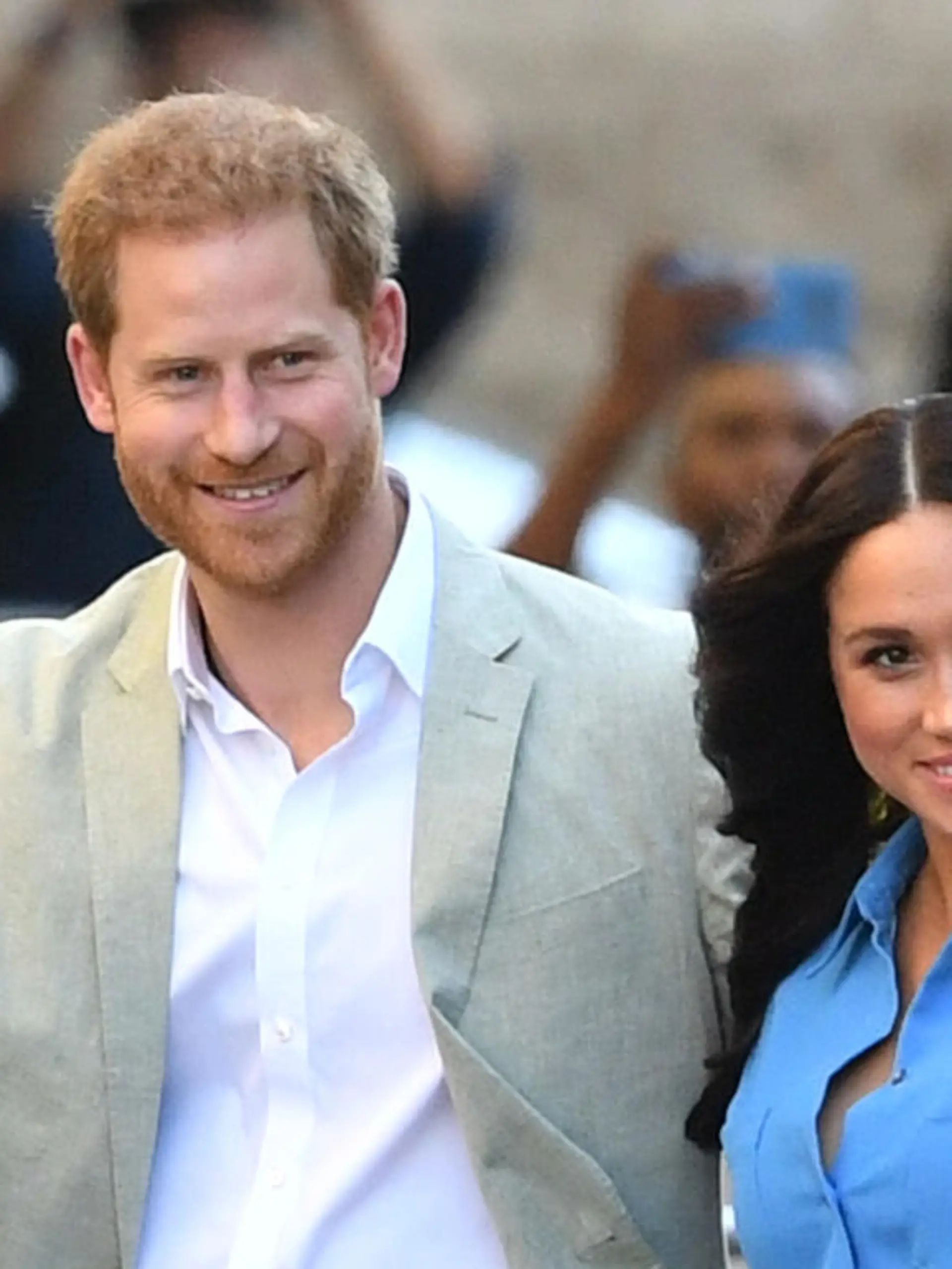 ARCHIV - 23.09.2019, Südafrika, Kapstadt: Meghan, Herzogin von Sussex, und Harry, Herzog von Sussex, besuchen das District Six Museum.        (zu dpa "Harry und Meghan schicken erste Weihnachtskarte aus den USA") Foto: Dominic Lipinski/PA Wire/dpa +++ dpa-Bildfunk +++