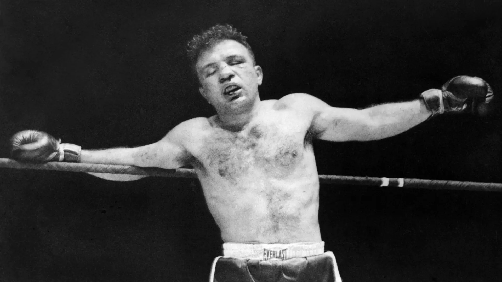 Jake LaMotta hing beim "Valentinstag-Massaker" vor 70 Jahren in Runde 13 nur noch wehrlos in den Seilen