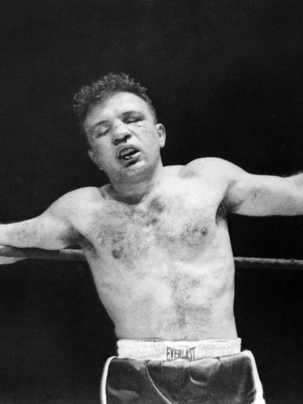 Jake LaMotta hing beim "Valentinstag-Massaker" vor 70 Jahren in Runde 13 nur noch wehrlos in den Seilen