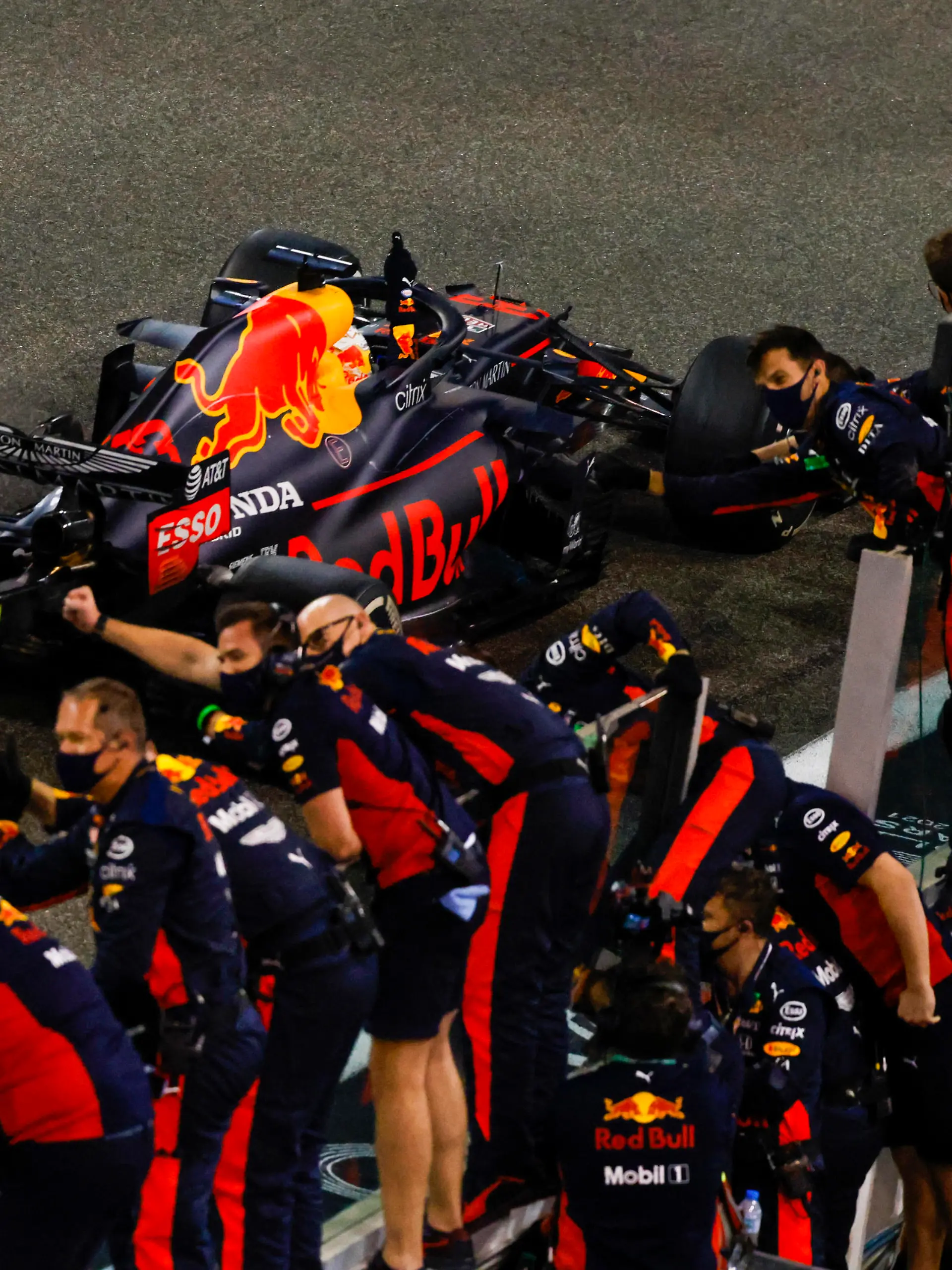  2020 Abu Dhabi GP YAS MARINA CIRCUIT, UNITED ARAB EMIRATES - DECEMBER 13: Max Verstappen, Red Bull Racing RB16, 1st position, takes victory during the Abu Dhabi GP at Yas Marina Circuit on Sunday December 13, 2020 in Abu Dhabi, United Arab Emirates. Photo by Glenn Dunbar / LAT Images Images PUBLICATIONxINxGERxSUIxAUTxHUNxONLY GP2017_145017_J5A2111