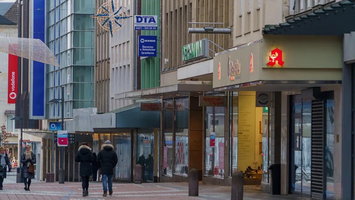 Kieler Innenstadt während des Corona-Lockdowns im Januar 2021 weitgehend leere Straßen -Kieler Innenstadt während des Corona-Lockdowns im Januar 2021 weitgehend leere Straßen -, Kiel Schleswig-Holstein Deutschland Innenstadt *** Kiel city centre during Corona Lockdown in January 2021 largely empty streets Kiel city centre during Corona Lockdown in January 2021 largely empty streets , Kiel Schleswig Holstein Germany city centre 