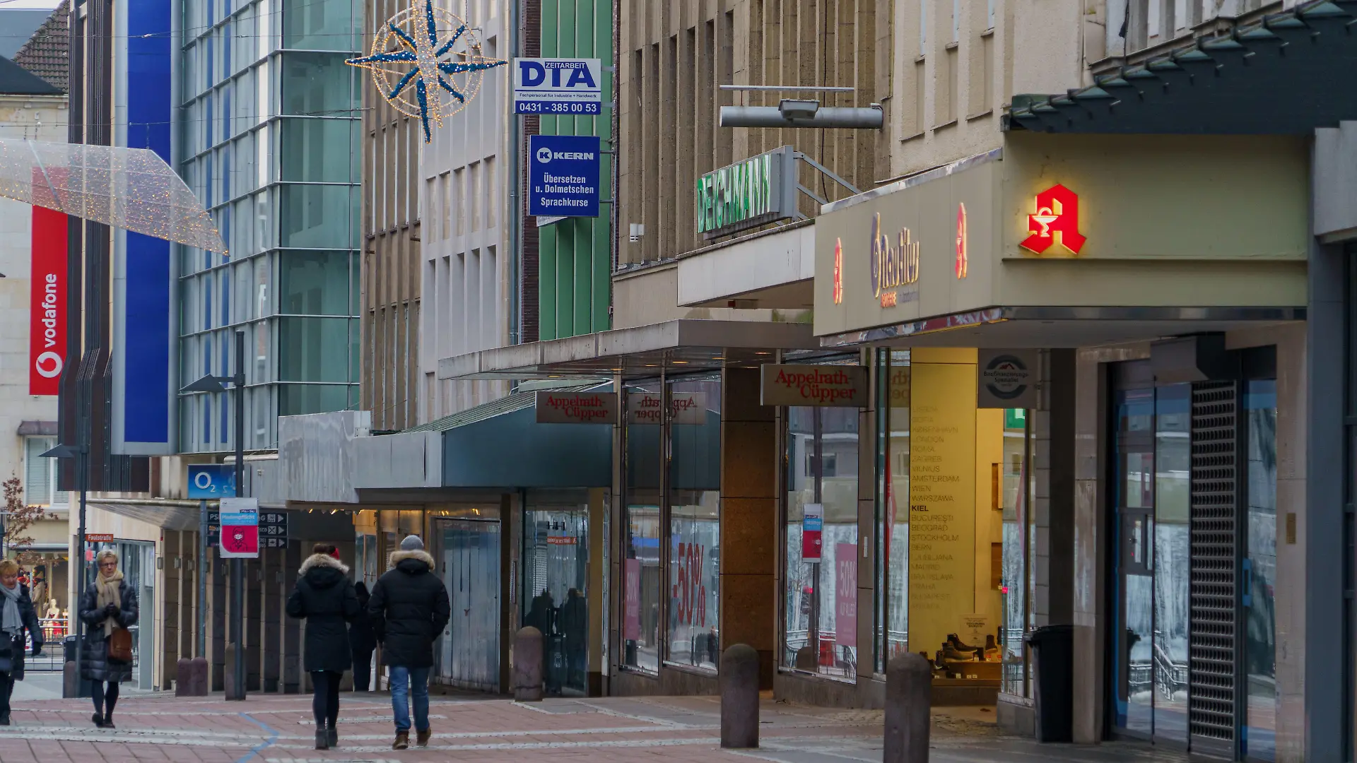 Kieler Innenstadt während des Corona-Lockdowns im Januar 2021 weitgehend leere Straßen -Kieler Innenstadt während des Corona-Lockdowns im Januar 2021 weitgehend leere Straßen -, Kiel Schleswig-Holstein Deutschland Innenstadt *** Kiel city centre during Corona Lockdown in January 2021 largely empty streets Kiel city centre during Corona Lockdown in January 2021 largely empty streets , Kiel Schleswig Holstein Germany city centre