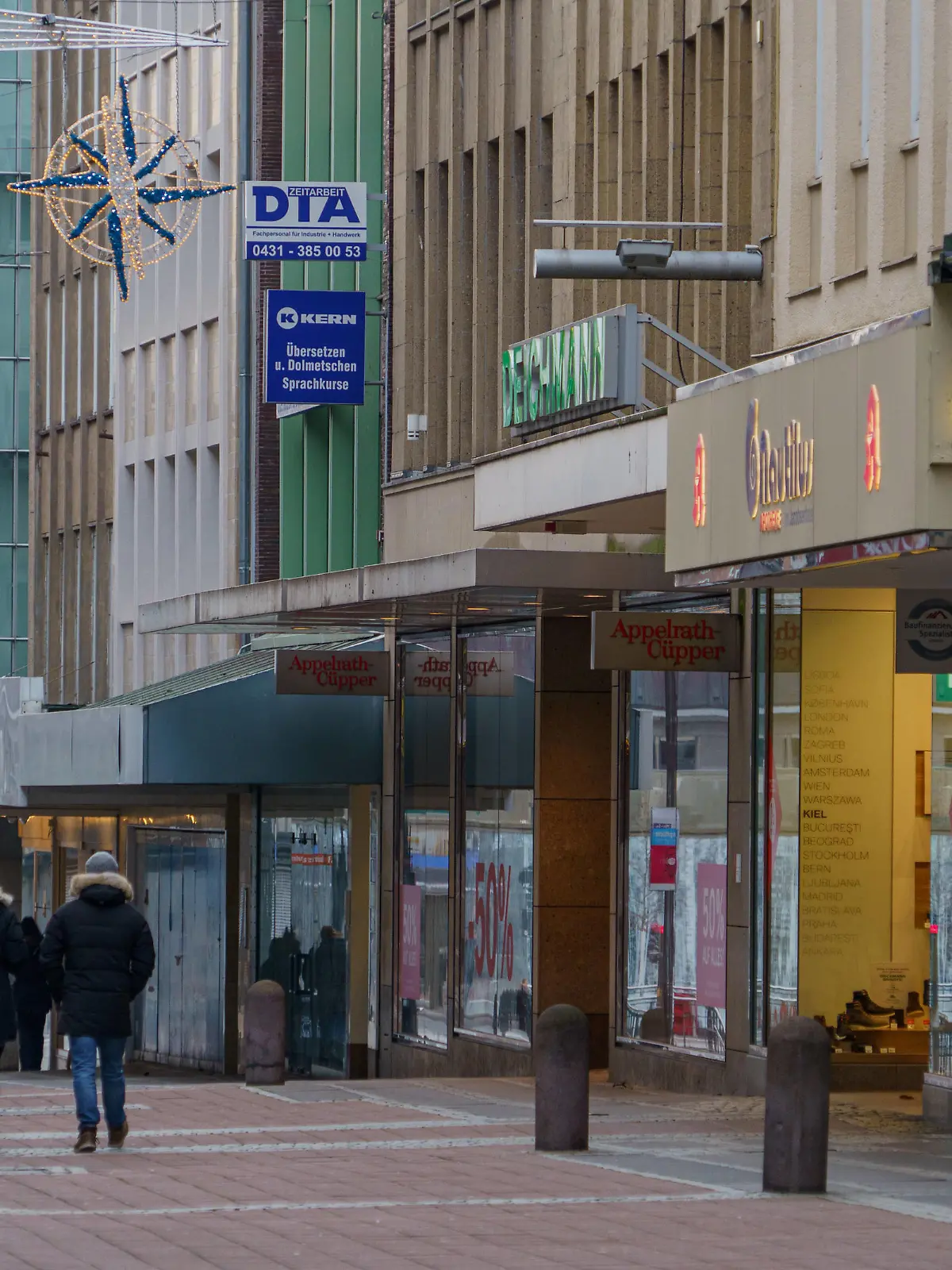 Kieler Innenstadt während des Corona-Lockdowns im Januar 2021 weitgehend leere Straßen -Kieler Innenstadt während des Corona-Lockdowns im Januar 2021 weitgehend leere Straßen -, Kiel Schleswig-Holstein Deutschland Innenstadt *** Kiel city centre during Corona Lockdown in January 2021 largely empty streets Kiel city centre during Corona Lockdown in January 2021 largely empty streets , Kiel Schleswig Holstein Germany city centre 