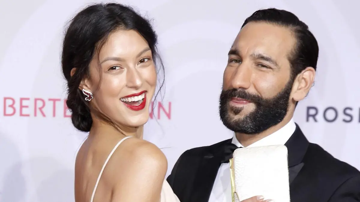 Rebecca Mir mit Lebenspartner Massimo Sinato beim Rosenball 2018 im Hotel InterContinental. Berlin, 05.05.2018 *** Rebecca Mir with partner Massimo Sinato at the Rosenball 2018 in the Hotel InterContinental Berlin 05 05 2018 Foto:xS.xGabschx/xFuturexImage