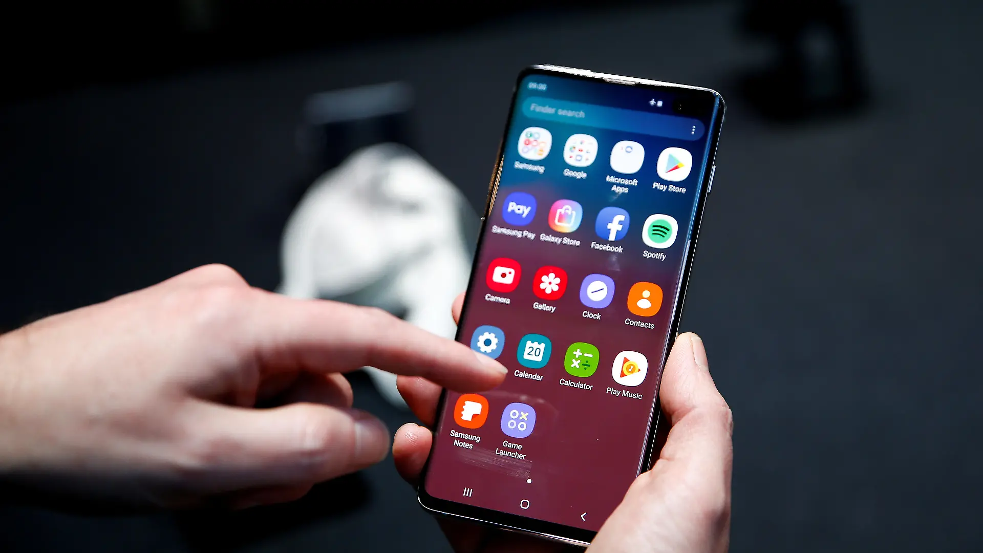 FILE PHOTO: A journalist uses the new Samsung Galaxy S10 smartphone at a press event in London, Britain February 20, 2019. REUTERS/Henry Nicholls/File Photo