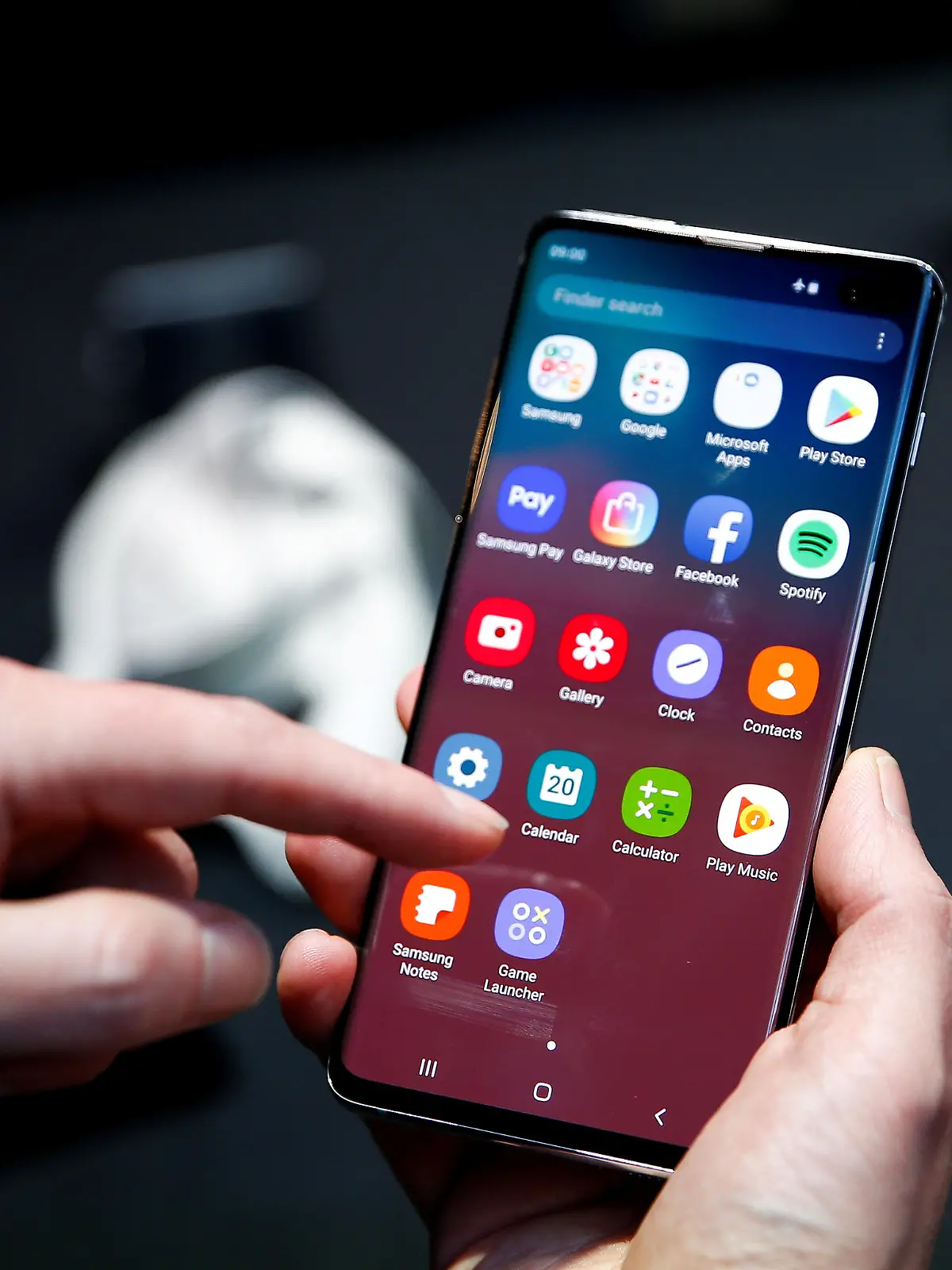 FILE PHOTO: A journalist uses the new Samsung Galaxy S10 smartphone at a press event in London, Britain February 20, 2019. REUTERS/Henry Nicholls/File Photo