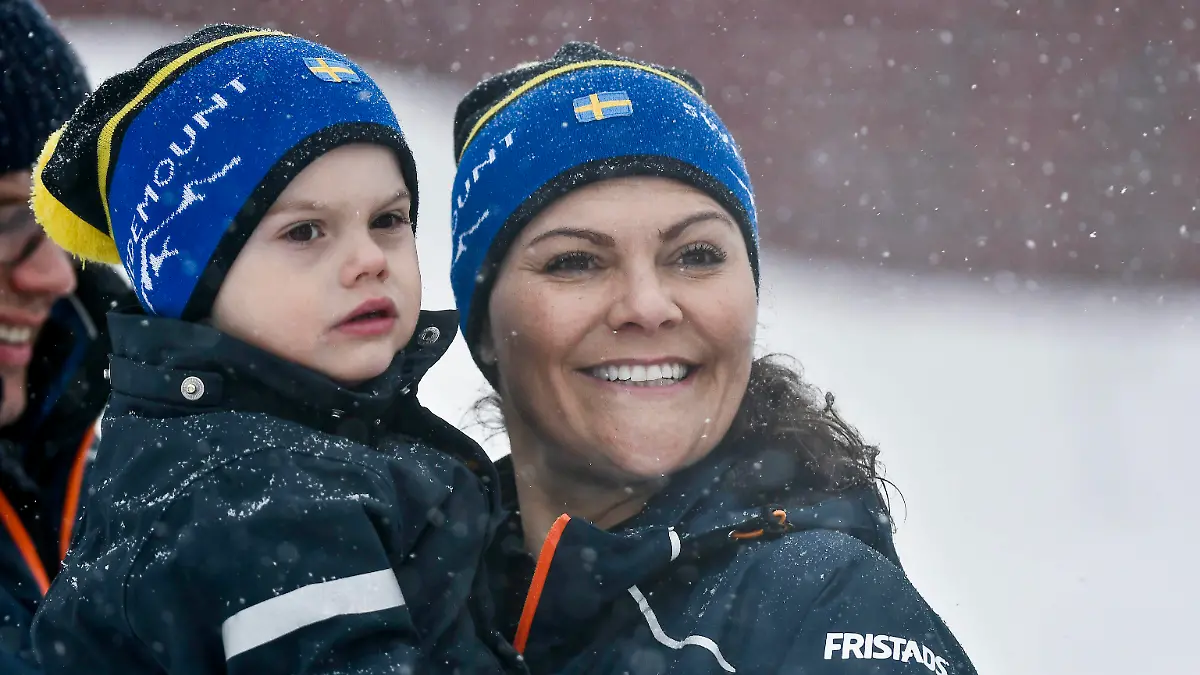 ÖSTERSUND 20190317 Kronprinsessan Victoria med prins Oscar under skidskytte-VM i Östersund. ÖSTERSUND SVERIGE x11393x *** ÖSTERSUND 20190317 Crown Princess Victoria with Prince Oscar during biathlon WC in Östersund ÖSTERSUND SWEDEN x11393x, PUBLICATIONxINxGERxSUIxAUTxONLY Copyright: xRobertxHenriksson/TTx SKIDSKYTTE-VM 2019 KRONPRINSESSAN 