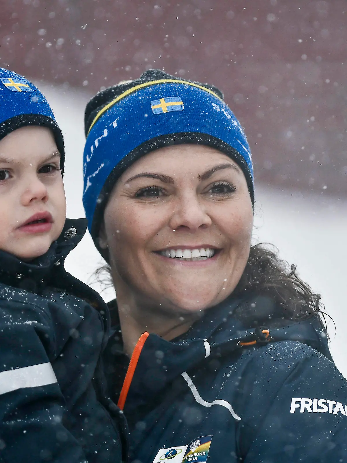 ÖSTERSUND 20190317 Kronprinsessan Victoria med prins Oscar under skidskytte-VM i Östersund. ÖSTERSUND SVERIGE x11393x *** ÖSTERSUND 20190317 Crown Princess Victoria with Prince Oscar during biathlon WC in Östersund ÖSTERSUND SWEDEN x11393x, PUBLICATIONxINxGERxSUIxAUTxONLY Copyright: xRobertxHenriksson/TTx SKIDSKYTTE-VM 2019 KRONPRINSESSAN 
