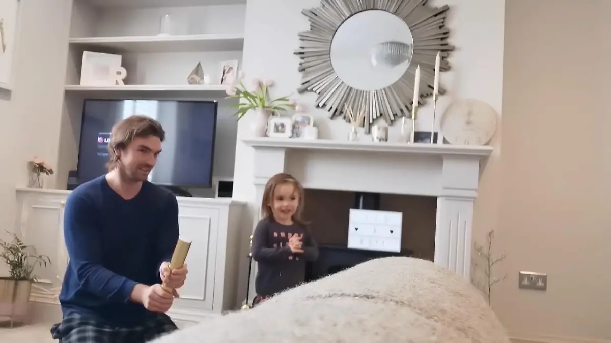 Eltern wollen Tochter sagen, dass sie einen Bruder kriegt Hier geht wirklich alles schief