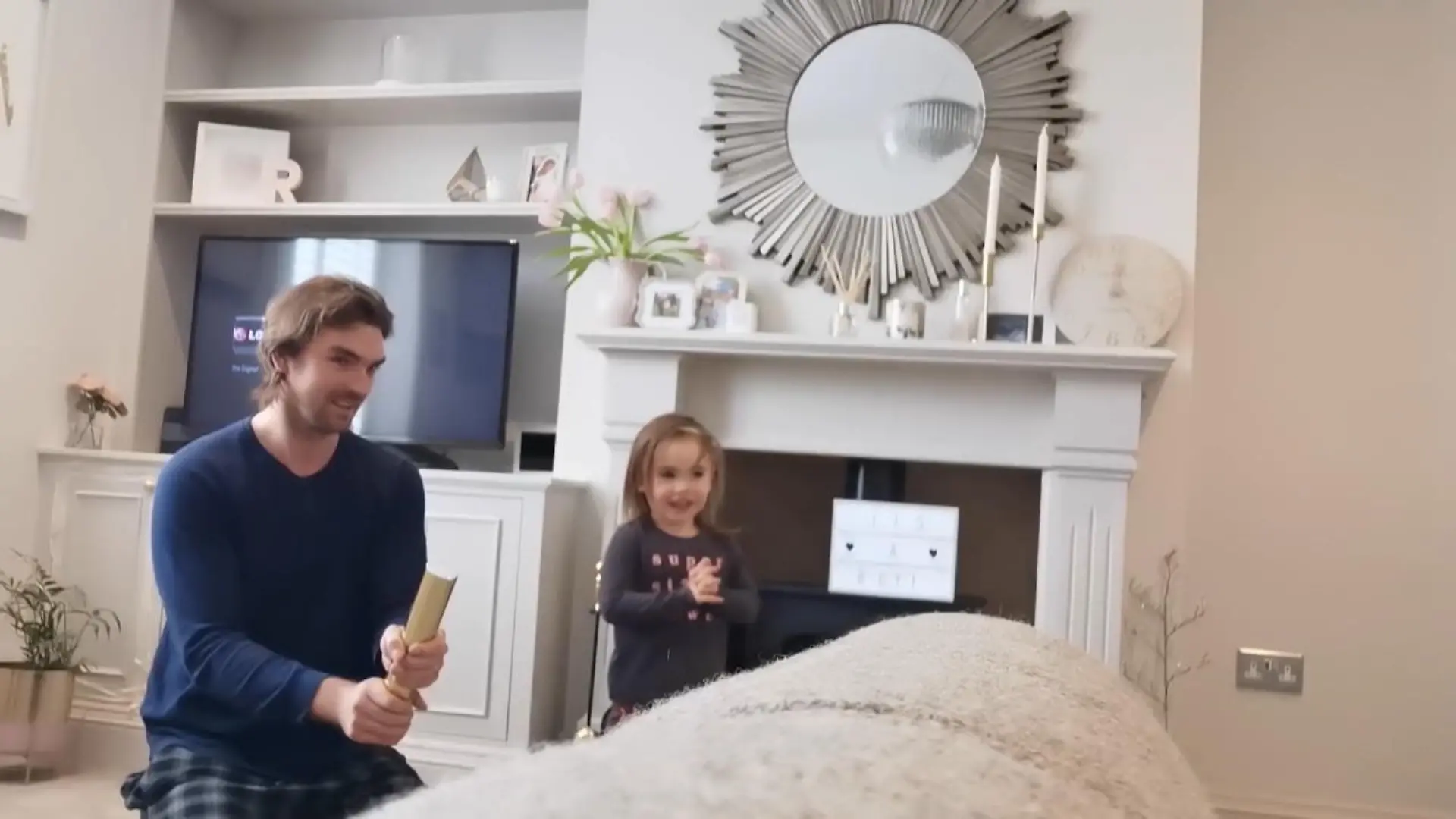 Eltern wollen Tochter sagen, dass sie einen Bruder kriegt Hier geht wirklich alles schief
