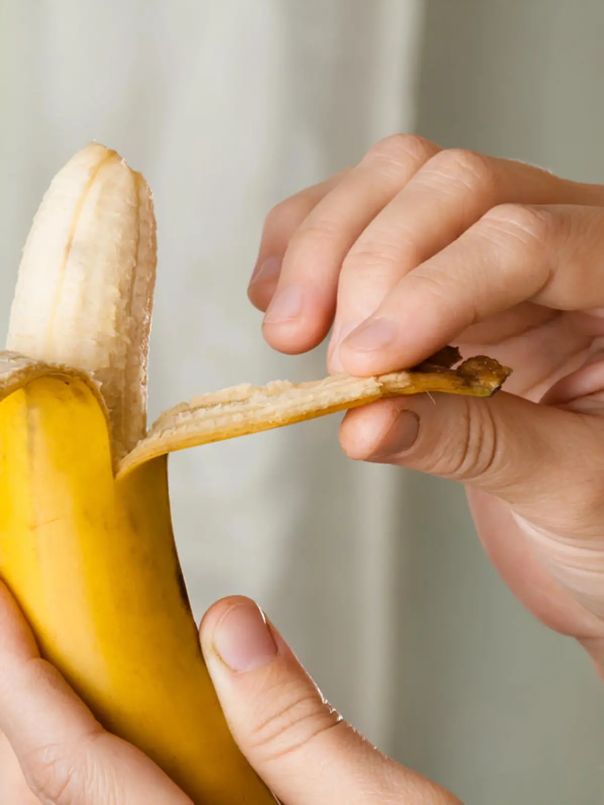 Banane schälen: So geht es (nicht) richtig!