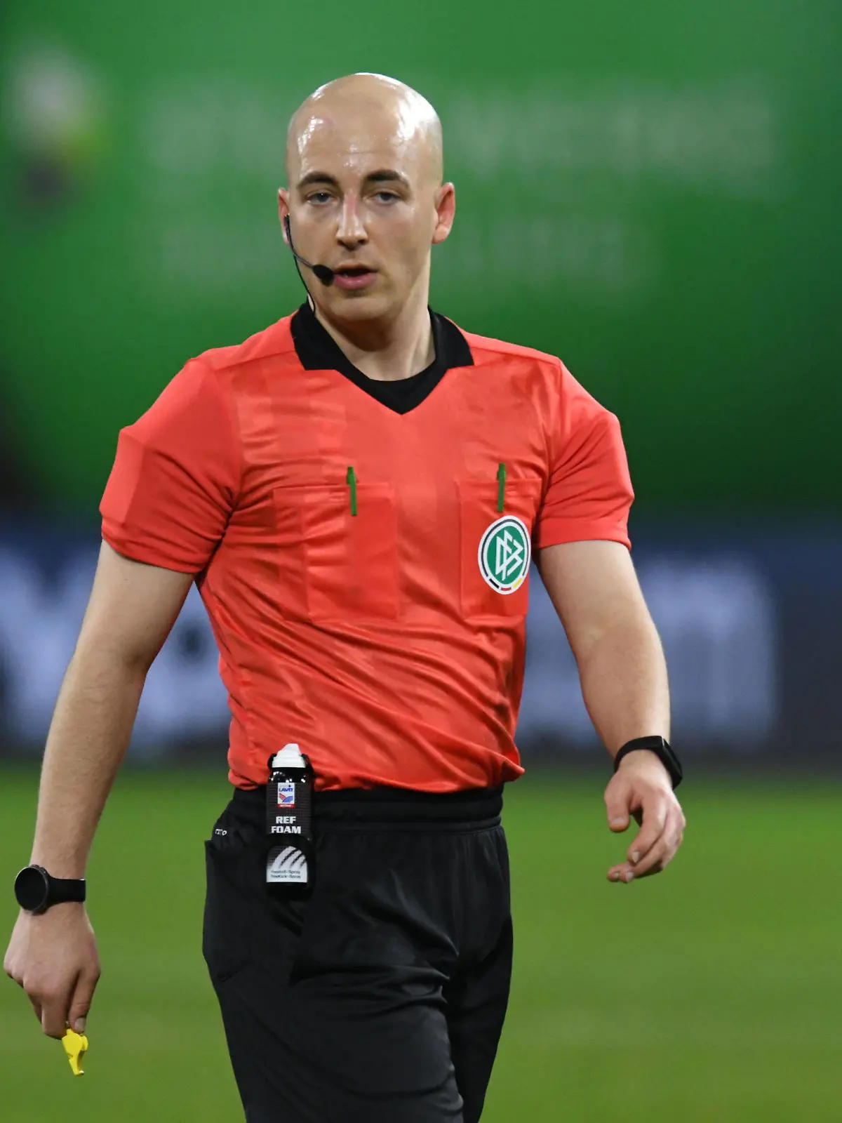 Schiedsrichter Nicolas Winter. 02.02.2022, Fussball, 3. Liga, MSV Duisburg vs VFL Osnabrueck DFL/DFB REGULATIONS PROHIBIT ANY USE OF PHOTOGRAPHS AS IMAGE SEQUENCES AND/OR QUASI-VIDEO 02.02.2022, Fussball, 3. Liga, MSV Duisburg vs VFL Osnabrueck Duisburg *** Referee Nicolas Winter 02 02 2022, Football, 3 Liga, MSV Duisburg vs VFL Osnabrueck DFL DFB REGULATIONS PROHIBIT ANY USE OF PHOTOGRAPHS AS IMAGE SEQUENCES AND OR QUASI VIDEO 02 02 2022, Football, 3 Liga, MSV Duisburg vs VFL Osnabrueck Duisburg Copyright: xEibner-Pressefotox