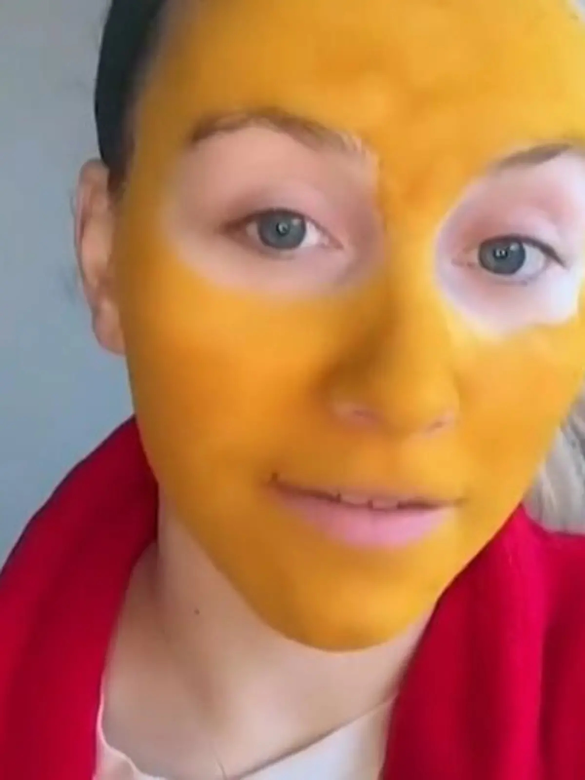 Bild zu: "Gesichtsmasken-Fail: Haut knallgelb!"