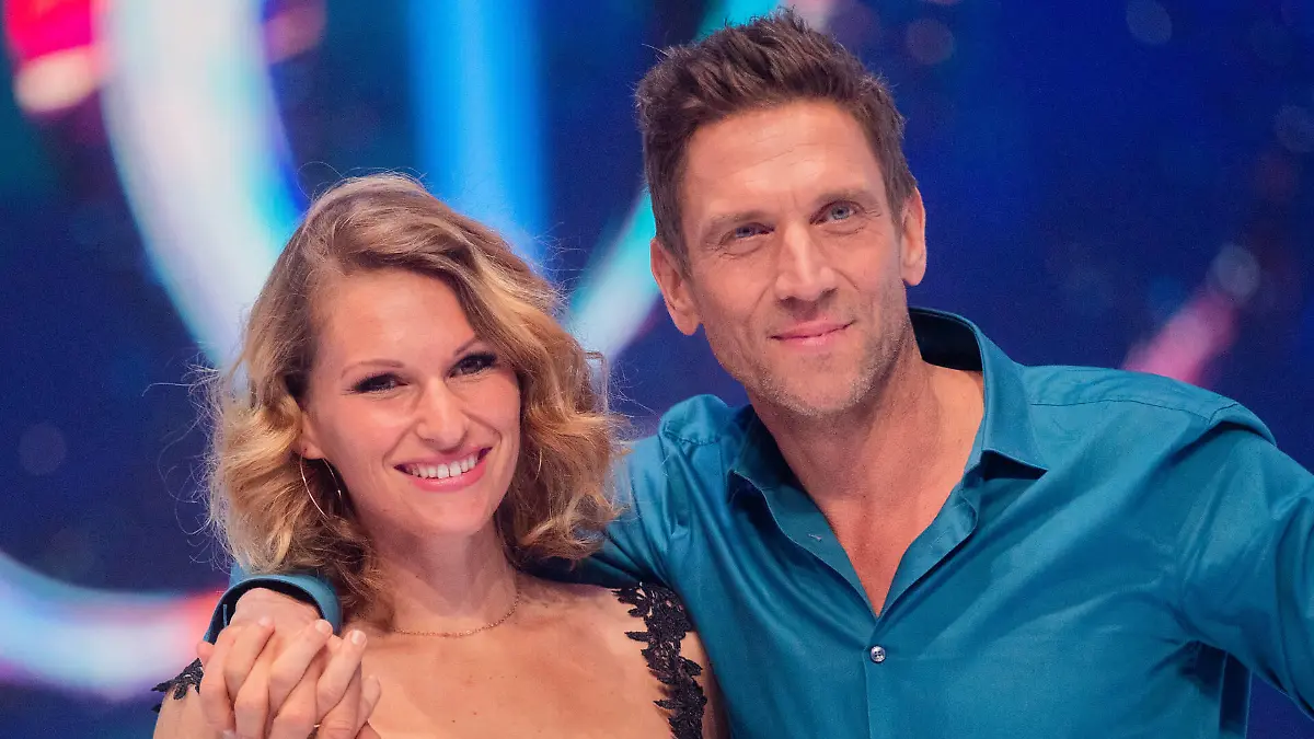 Der Garten wurde zu viel: Peer Kusmagk und Janni Hönscheid packen die Umzugskartons