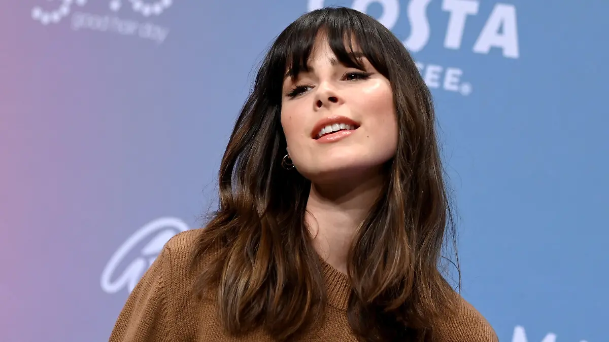 ARCHIV - 15.09.2021, Brandenburg, Teltow: Lena Meyer-Landrut, Sängerin, kommt zu ihrer Show ·a lott less by Lena Meyer-Landrut· bei der About You Fashion Week ins Kraftwerk. Lena sieht dem Beginn der kalten Jahreszeit mit gemischten Gefühlen entgegen. (zu dpa "Lena Meyer-Landrut: «Spätsommer ja, Herbst nein danke») Foto: Britta Pedersen/dpa +++ dpa-Bildfunk +++