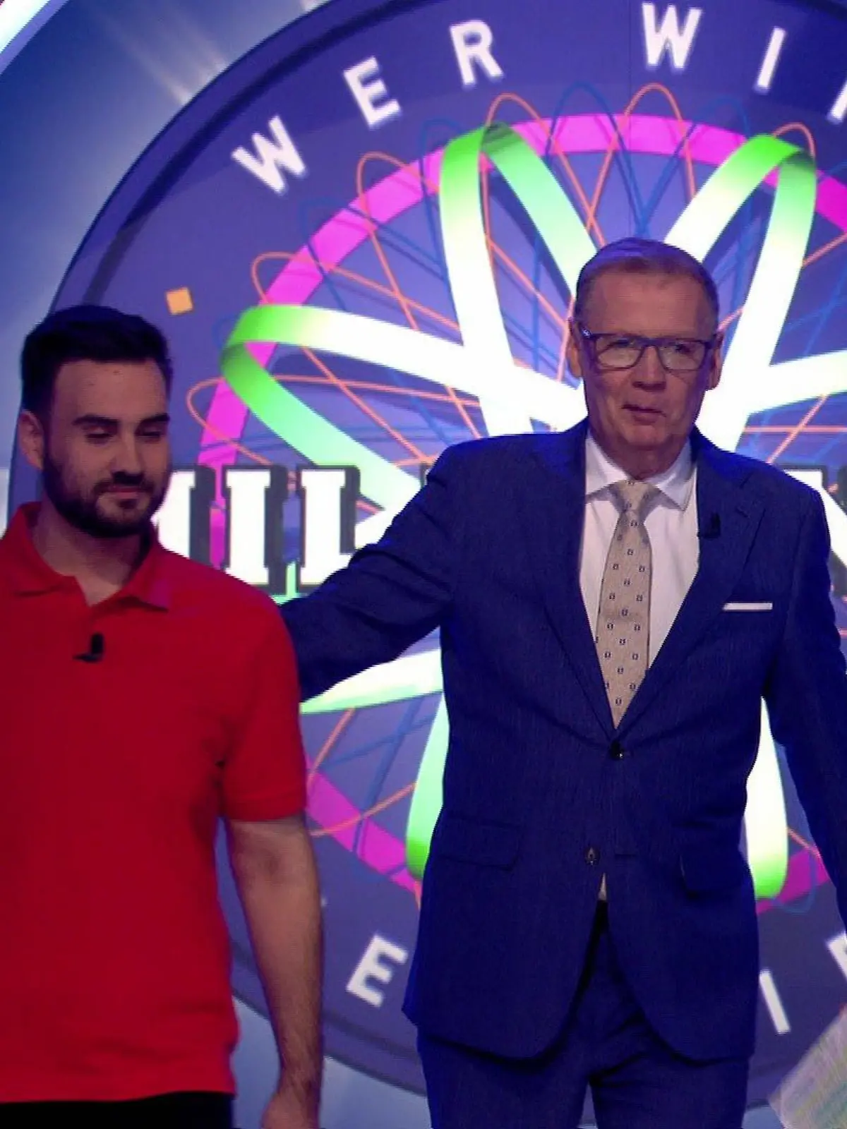 Wahnsinn, wie elegant zwei Menschen ein Fernsehstudio betreten können