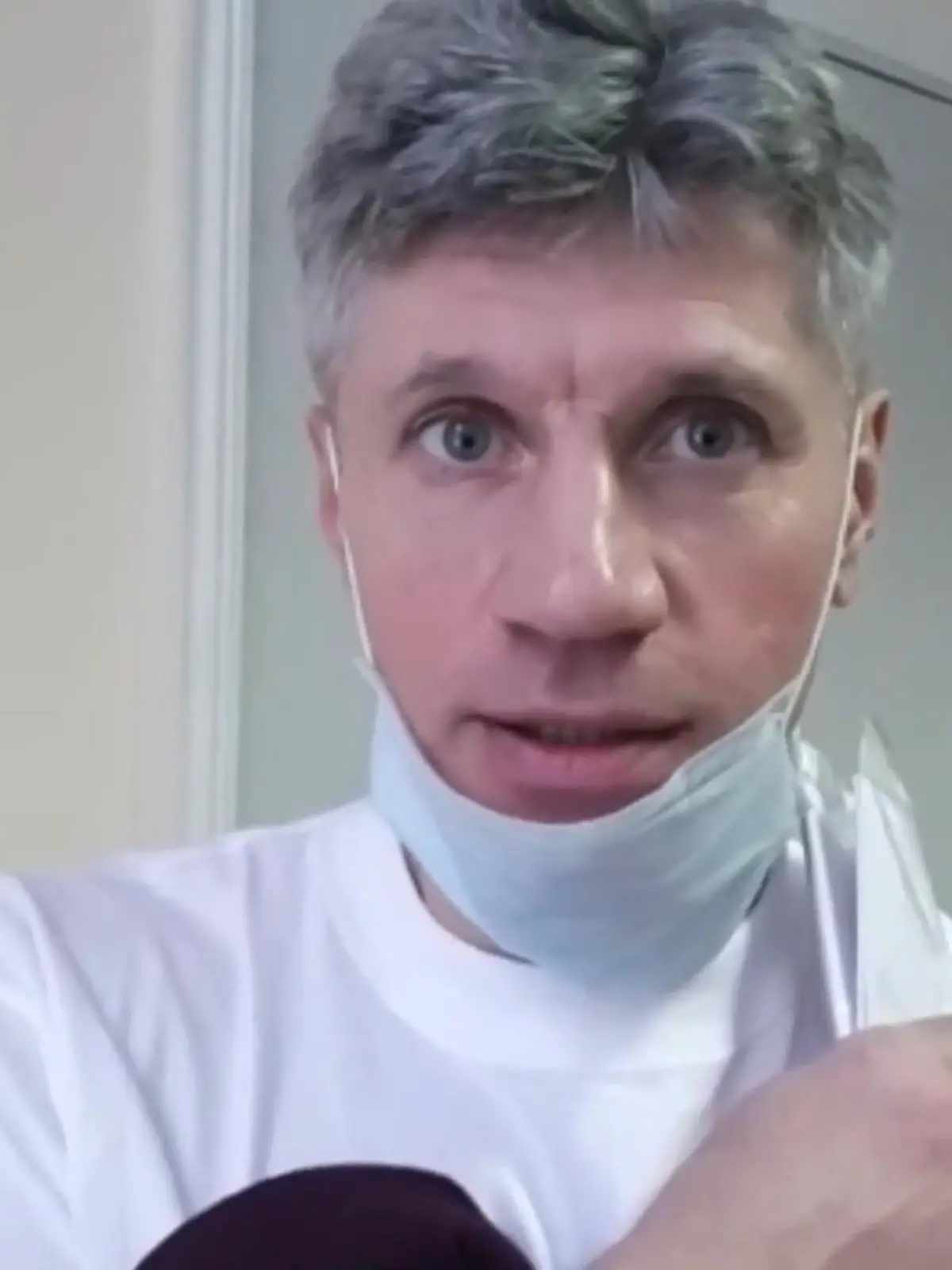 Wir dürfen hautnah dabei sein, als sich Flugbegleiter Vladimir Vrachev in Moskau mit Sputnik V gegen Corona impfen lässt. Wie genau funktioniert der Impstoff im Körper? Wie fühlt Vladimir sich nach der Impfung? Und wie genau läuft das Impfen in Russland ab? Das alles sehen Sie im Video!