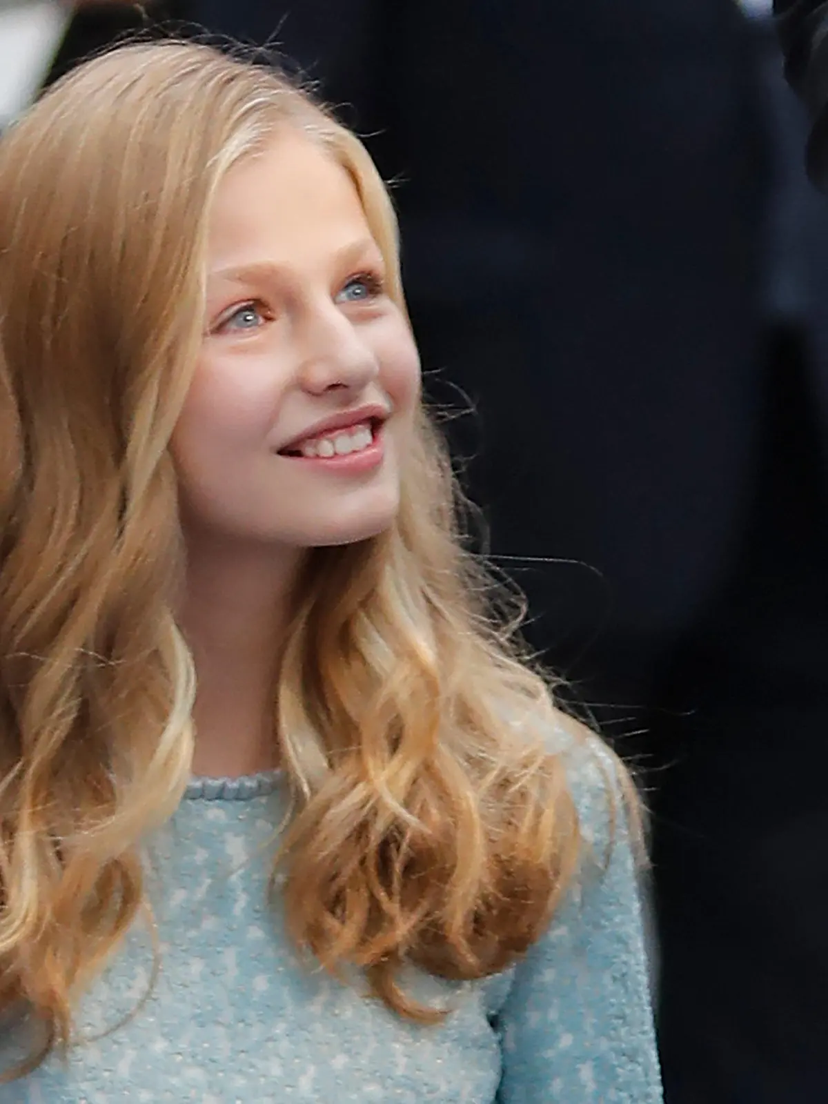 ARCHIV - 18.10.2019, Spanien, Oviedo: Die spanische Kronprinzessin Leonor lächelt vor der Verleihung der Prinzessin-von-Asturien-Preise.   (zu dpa "Spaniens Kronprinzessin Leonor setzt Schulbildung in Wales fort") Foto: Damián Arienza/Europa Press/dpa +++ dpa-Bildfunk +++