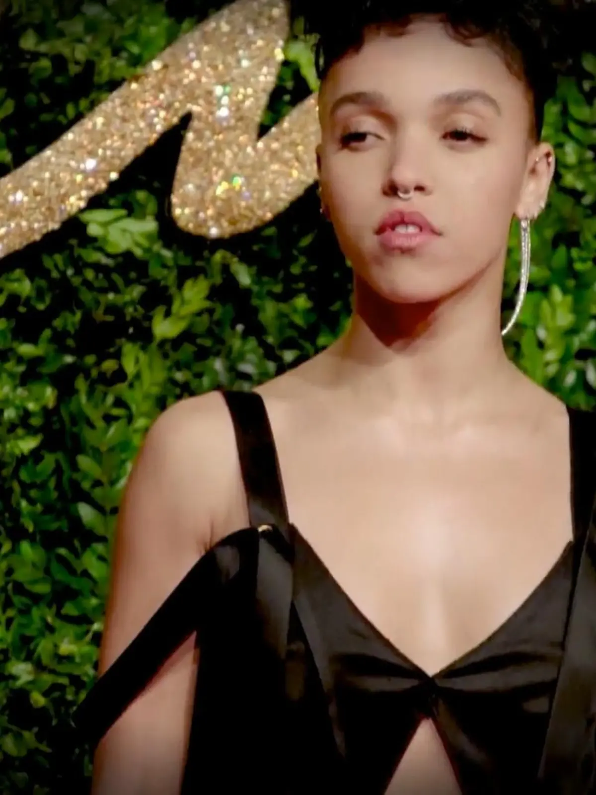 Bild zu: "FKA twigs offenbart "Beziehungsregeln" von Shia LaBeouf"