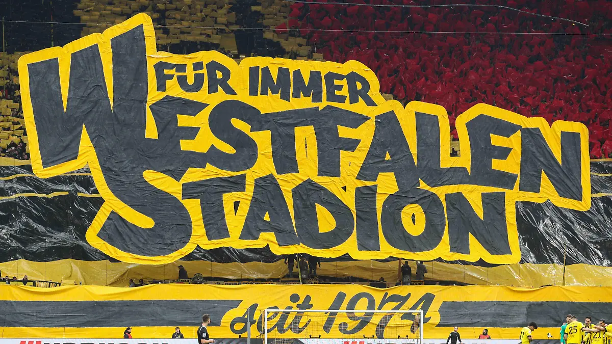 1. BL - Borussia Dortmund - Union Berlin am 08.04.2023 im Signal Iduna Park in Dortmund
Die Borussia Dortmund Fans präsentieren auf der Südtribüne / Suedtribuene eine Westfalenstadion Choreografie
Foto: osnapix
DFL regulations prohibit any use of photographs as image sequences and/or quasi-video. / action press