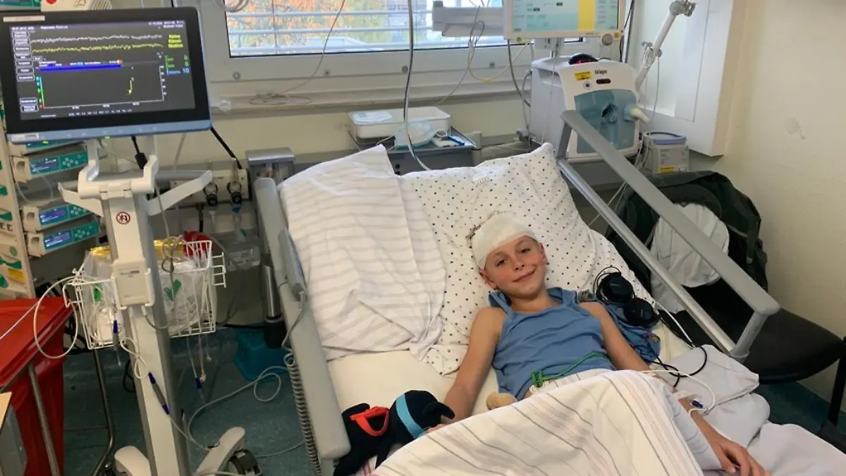 Weil seine Mutter die Symptome erkannt hat, konnte Fynns (8) Schlaganfall rechtzeitig diagnostiziert und behandelt werden. Heute geht es dem Jungen wieder gut.