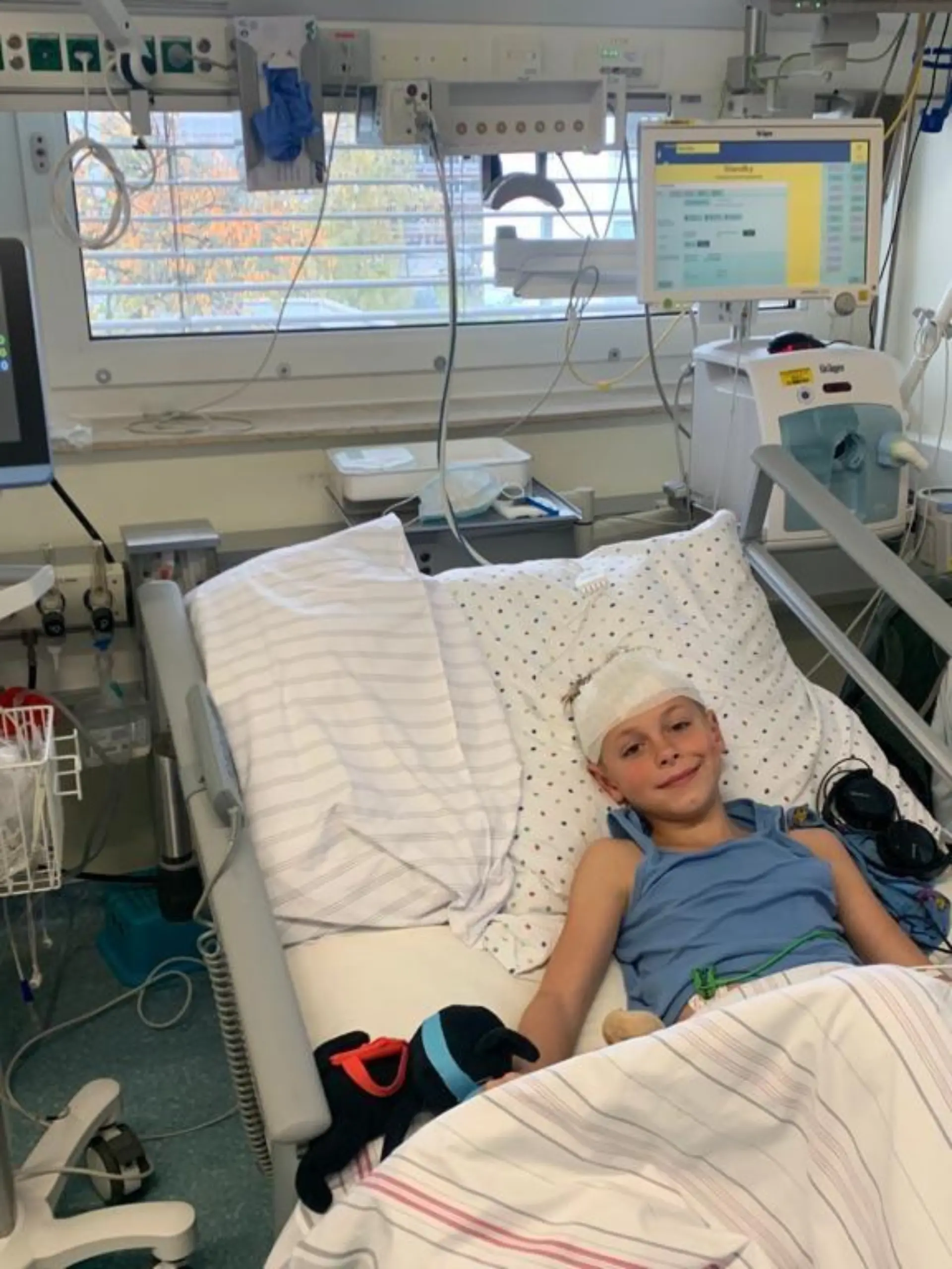Weil seine Mutter die Symptome erkannt hat, konnte Fynns (8) Schlaganfall rechtzeitig diagnostiziert und behandelt werden. Heute geht es dem Jungen wieder gut.