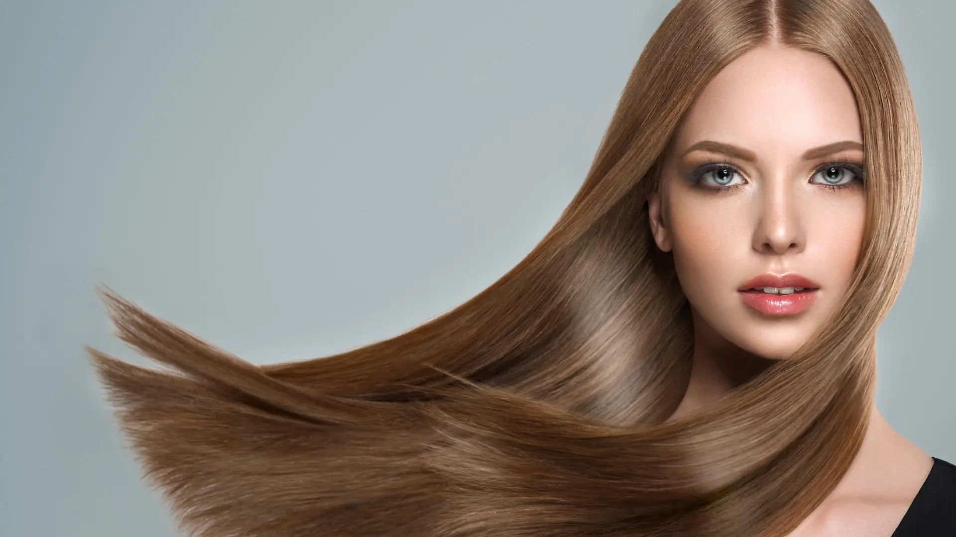 Gesundes Haar: Die Schuppenschicht der Haare ist geschlossen. Das Haar ist glatt und glänzend.