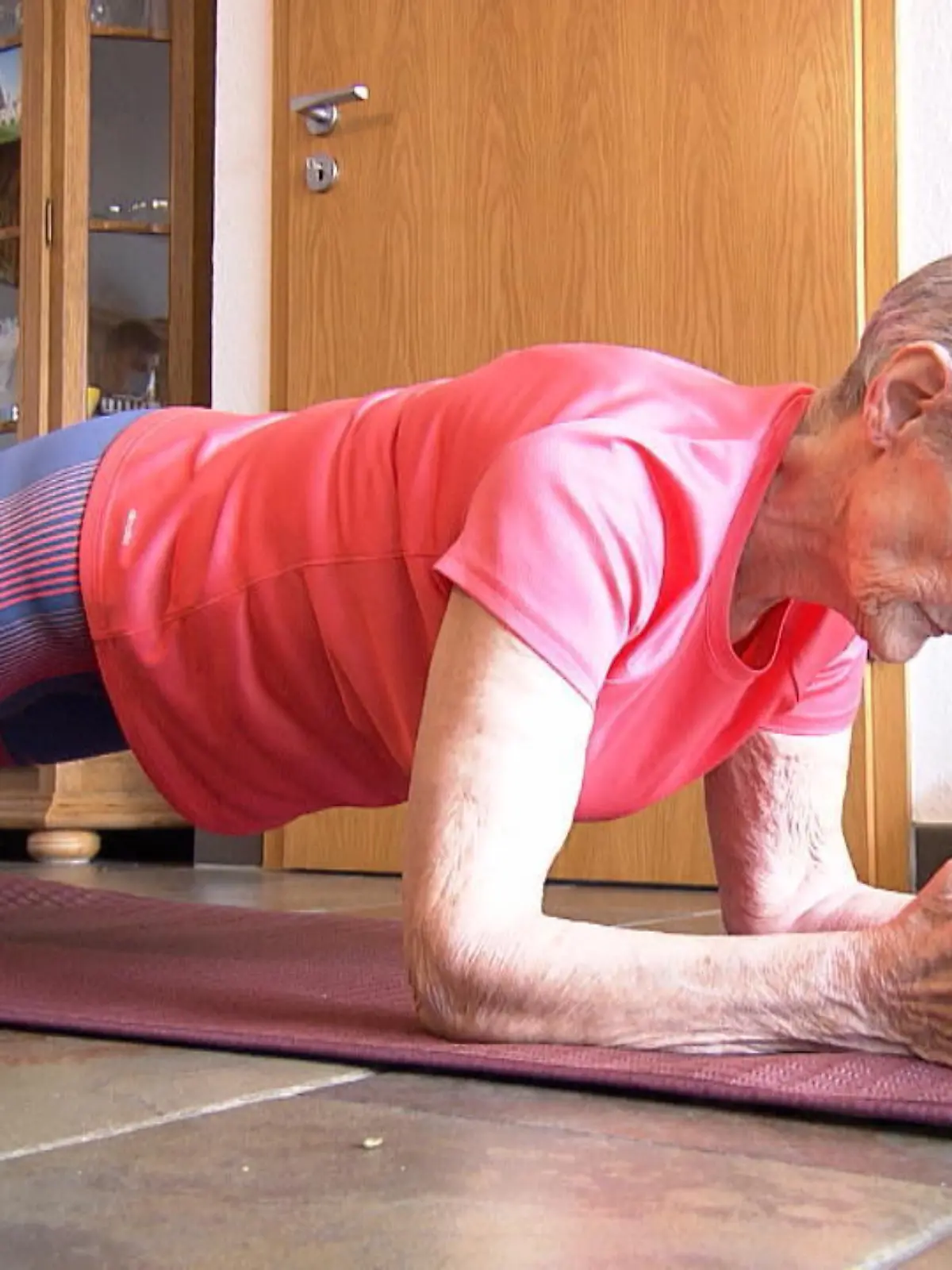 Bild zu: "Erika (81) ist Fitness-Star bei TikTok"