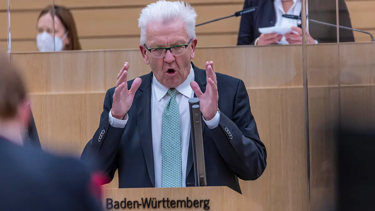  Plenarsitzung BaWü. 142. und damit vorletzte Sitzung des 16. Landtag Baden-Württemberg. Winfried KRETSCHMANN Grüne, Ministerpräsident // 03.02.2021, Deutschland, Baden-Württemberg, Stuttgart. *** Plenary session BaWü 142 and thus penultimate session of the 16 Landtag Baden Württemberg Winfried KRETSCHMANN Greens, Minister President 03 02 2021, Germany, Baden Württemberg, Stuttgart