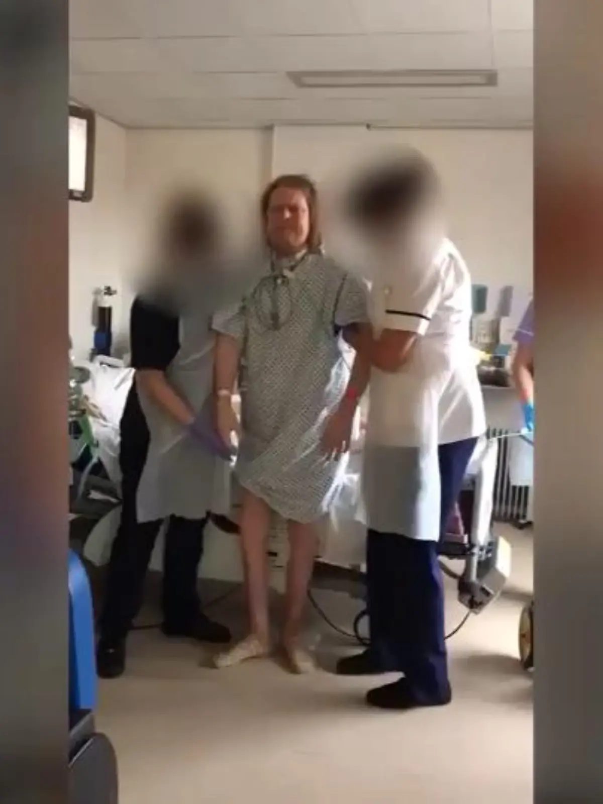 Bild zu: "Erste Schritte von Corona-Patient (49)"