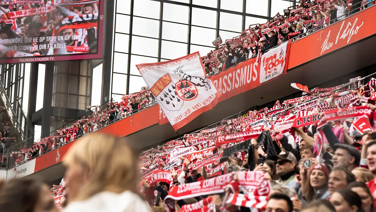 GER, 1.FFBL, 1.FC Koeln vs Eintracht Frankfurt / 23.04.2023, RheinEnergieSTADION, Koeln, GER, 1.FFBL, 1.FC Koeln vs Eintracht Frankfurt im Bild / picture shows 1. FC Koeln Fans vor dem Spiel, Gestik, Mimik, Emotionen *** GER, 1 FFBL, 1 FC Koeln vs Eintracht Frankfurt 23 04 2023, RheinEnergieSTADION, Koeln, GER, 1 FFBL, 1 FC Koeln vs Eintracht Frankfurt in picture picture shows 1 FC Koeln fans before the game, gestures, facial expressions, emotions nordphotoxGmbHx/xChristianxSchulze nph000300