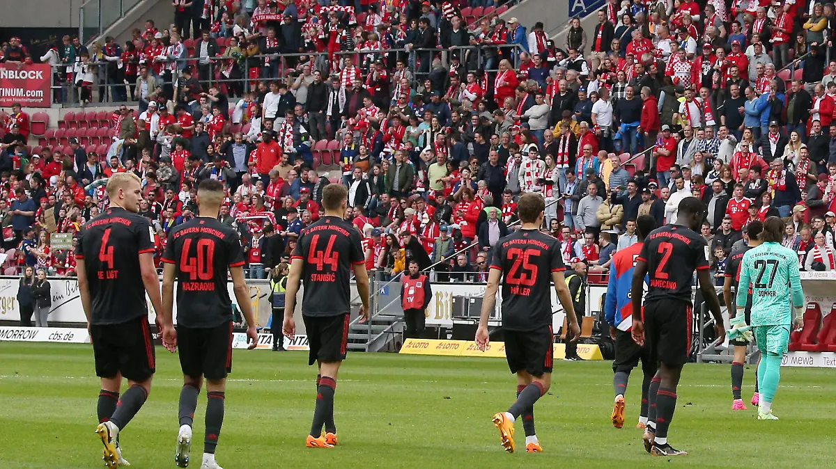 22.04.2023, Fussball 1. Bundesliga 2022/2023, 29.Spieltag, 1.FSV Mainz 05 - FC Bayern München, in der MEWA-Arena Mainz. 1:3 Niederlage für den FC Bayern München, frustrierte Spieler, ***DFL and DFB regulations prohibit any use of photographs as image sequences and/or quasi-video.*** *** 22 04 2023, Football 1 Bundesliga 2022 2023, 29 Matchday, 1 FSV Mainz 05 FC Bayern Munich, at MEWA Arena Mainz 1 3 defeat for FC Bayern Munich, frustrated players, DFL and DFB regulations prohibit any use of photographs as image sequences and or quasi video