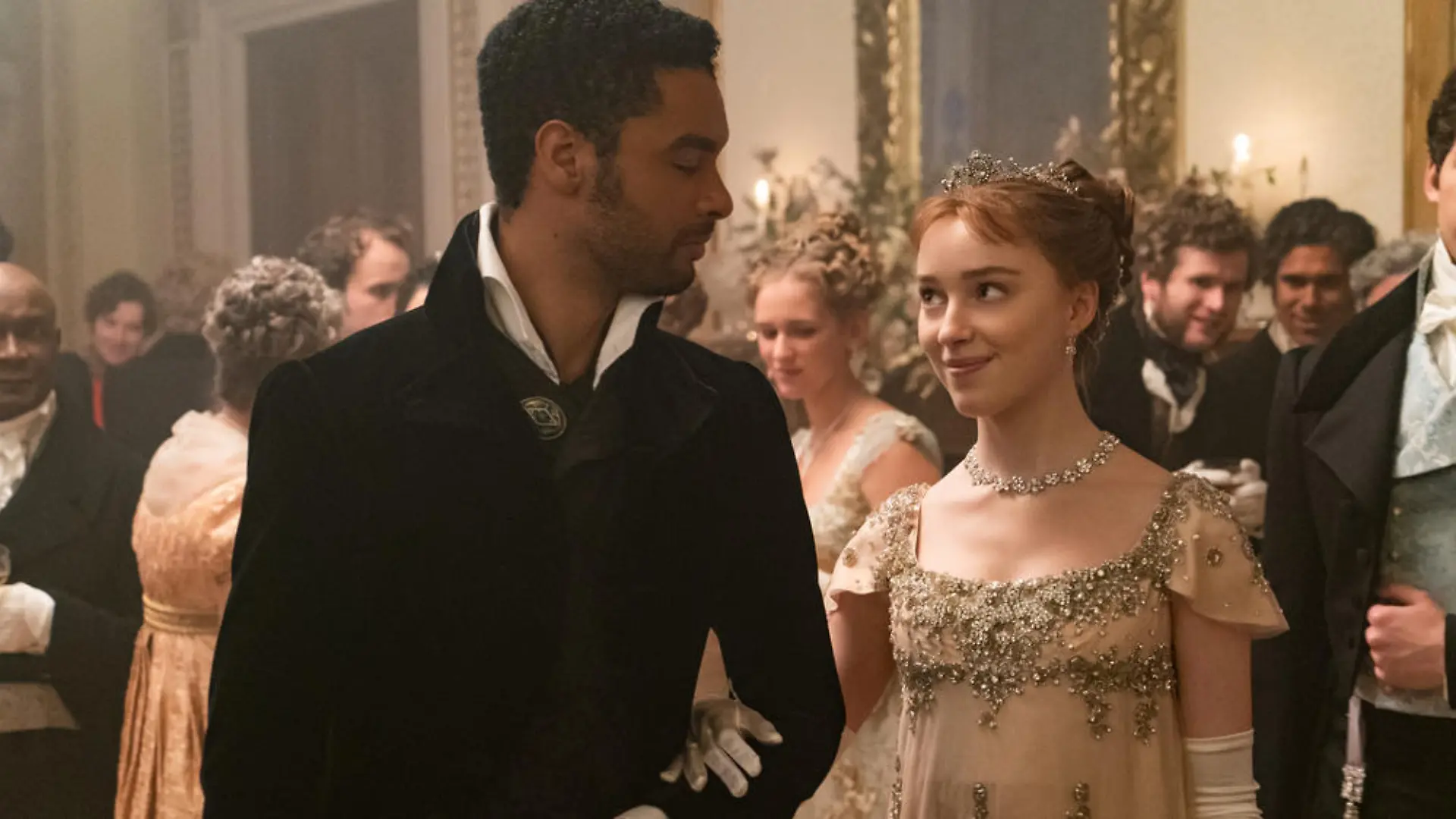 Gerade die heißen Sexszenen zwischen Daphne (Phoebe Dynevor) und Simon (Regé Jean Page) in "Bridgerton" sorgen für Aufsehen.