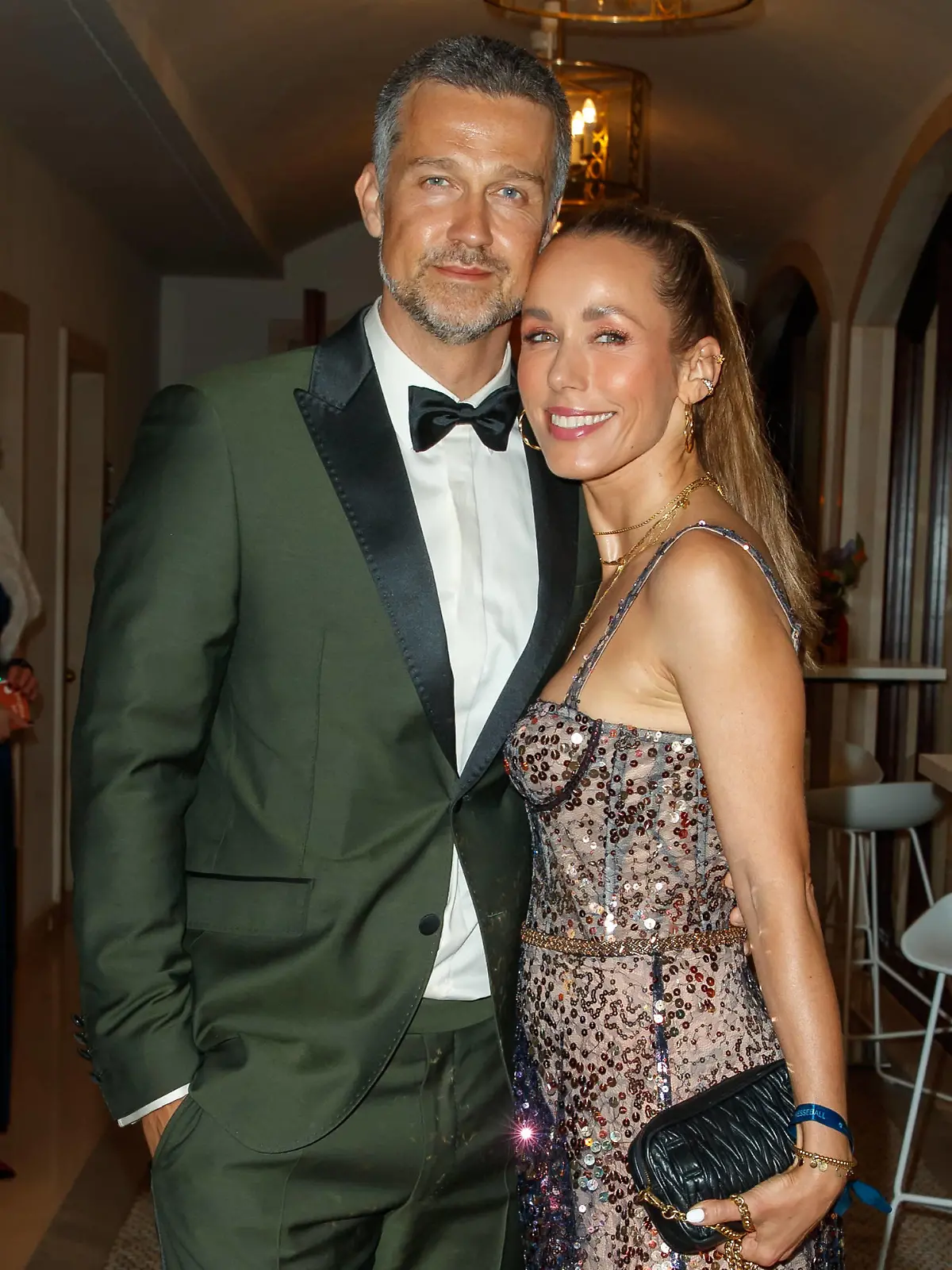 Bundespresseball Annemarie Carpendale mit Ehemann Wayne Carpendale beim 70. Bundespresseball am 21.04.2023 im Hotel Adlon Kempinski in Berlin. *** Federal press ball Annemarie Carpendale with husband Wayne Carpendale at the 70 Federal press ball on 21 04 2023 in the hotel Adlon Kempinski in Berlin Copyright: xEventpressxKochanx