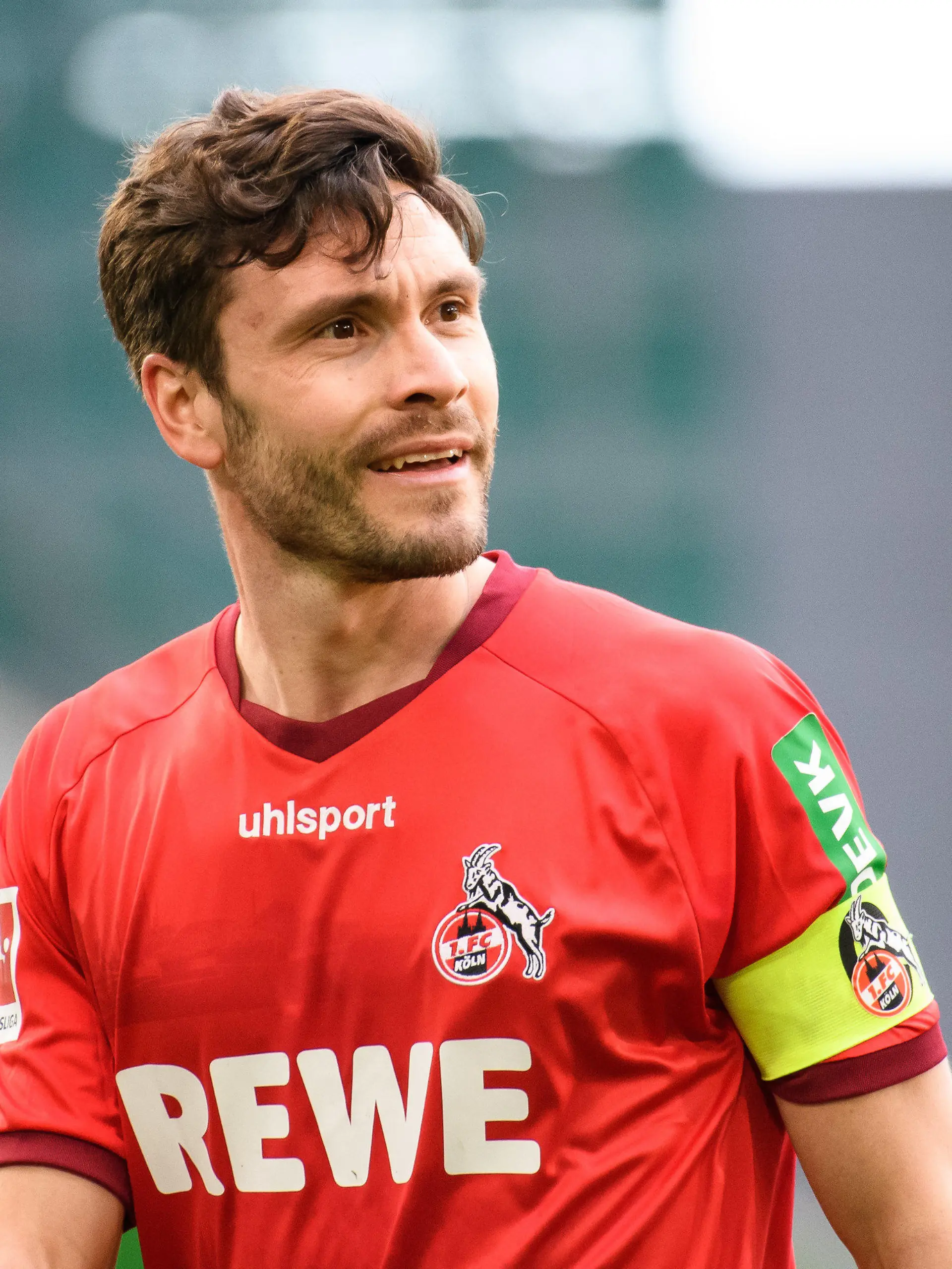 ARCHIV - 03.04.2021, Niedersachsen, Wolfsburg: Fußball: Bundesliga, VfL Wolfsburg - 1. FC Köln, 27. Spieltag in der Volkswagen-Arena. Kölns Jonas Hector steht auf dem Spielfeld. (zu dpa «Nach Köln-Sieg in Hoffenheim: Hector verkündet Karriereende») Foto: Swen Pförtner/dpa +++ dpa-Bildfunk +++
