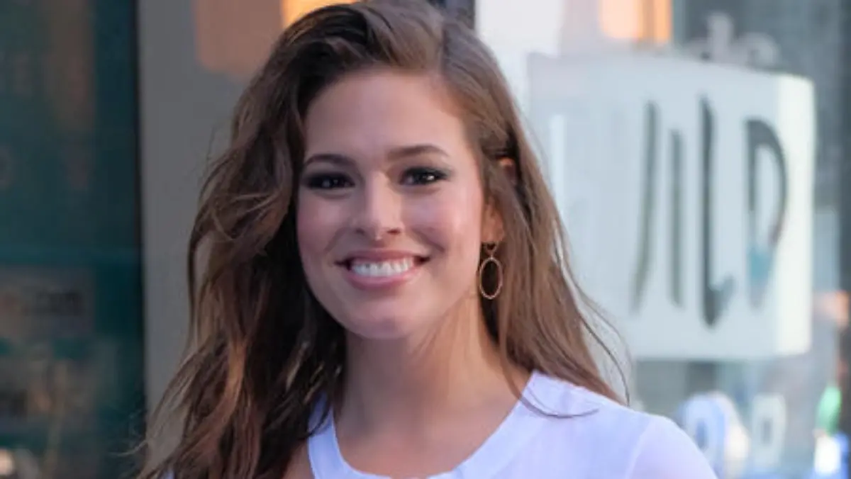 Ashley Graham: Cooler Sommer-Look?