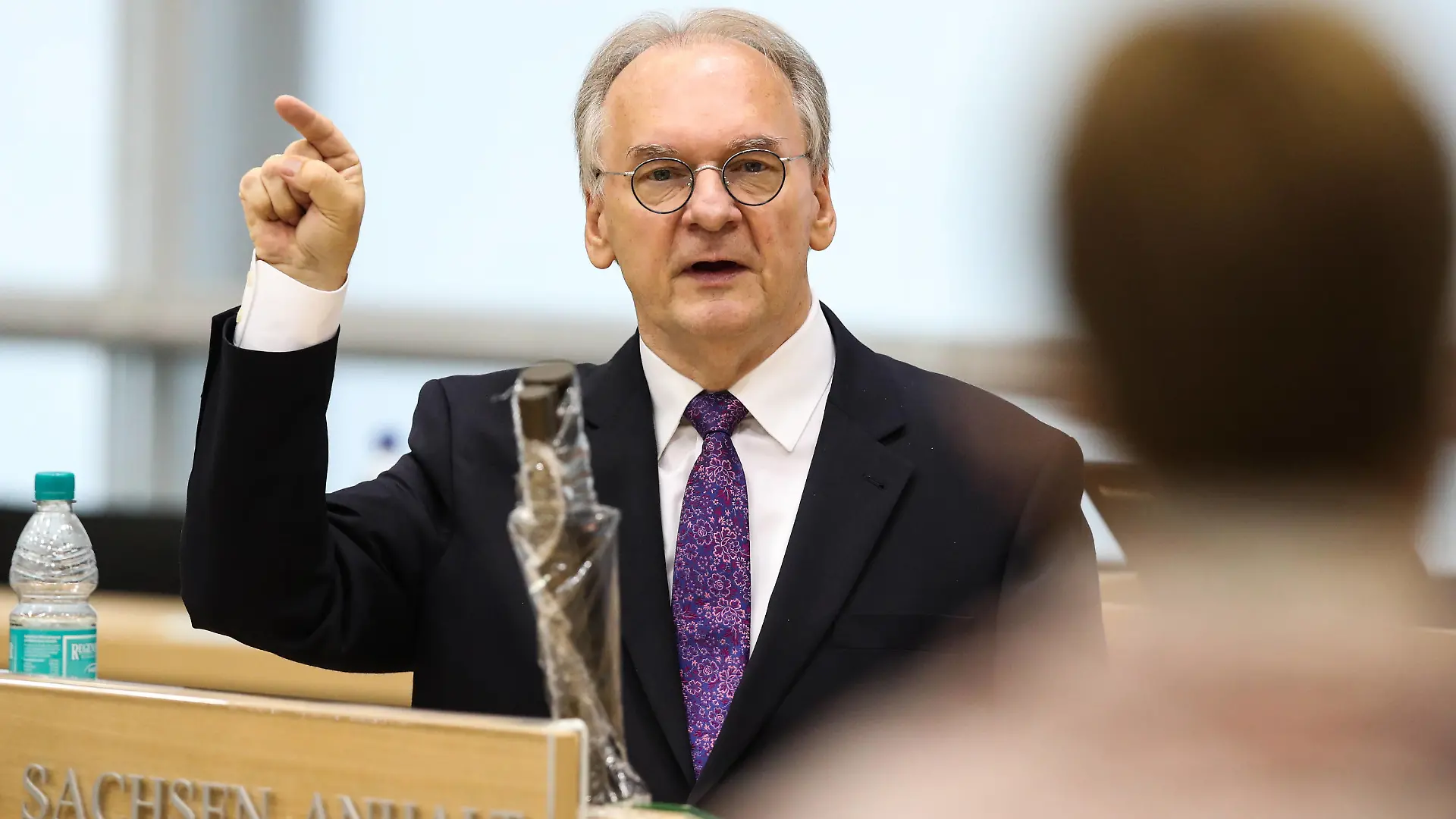 Ministerpraesident Dr. Reiner Haseloff CDU,Sachsen Anhalt - Landtagssitzung im Landtag von Sachsen Anhalt mit Fragestunde an die Regierung und einer Regierungserklaerung zum Thema 30 Jahre Deutsche Einheit - 30 Jahre Sachsen Anhalt *** State Premier Dr Reiner Haseloff CDU,Sachsen Anhalt State parliament session in the state parliament of Sachsen Anhalt with question time to the government and a government statement on the topic 30 years of German unity 30 years of Sachsen Anhalt