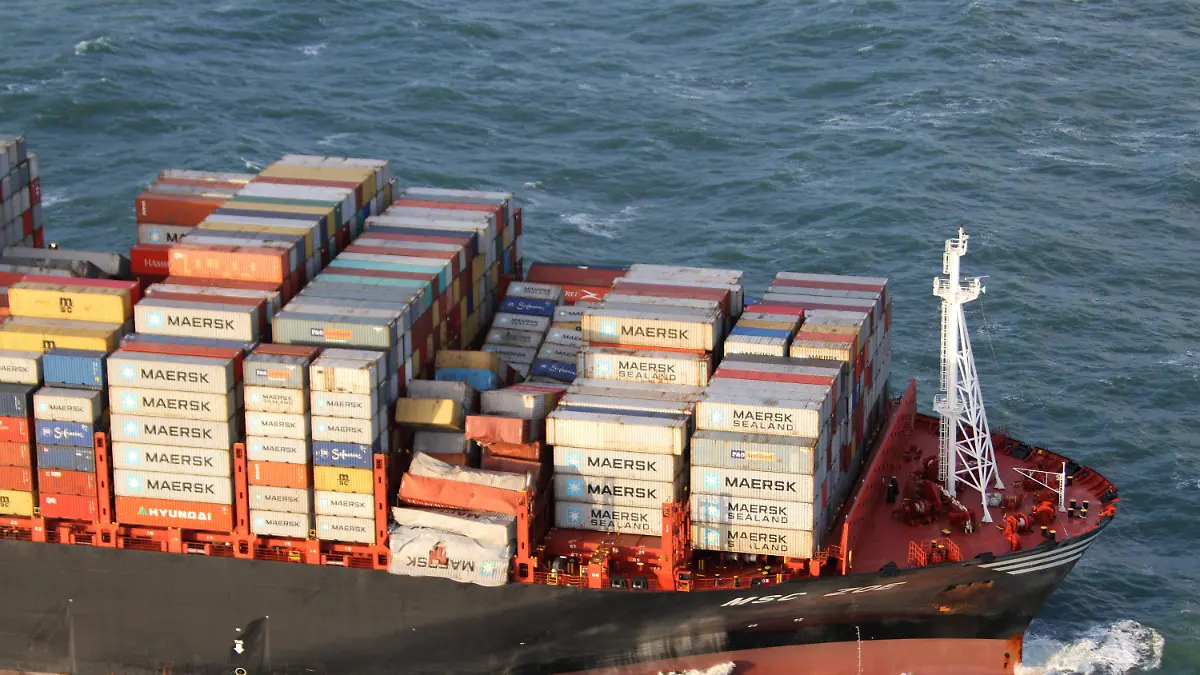 ARCHIV - 02.01.2019, Niederlande, --: Die mit Containern beladene «MSC Zoe» ist in der Nordsee unterwegs und hat durch den Sturm auf dem Weg vom belgischen Antwerpen nach Bremerhaven Ladung in der Nordsee verloren. Zwei Jahre nach der Havarie des Riesenfrachters in der stürmischen Nordsee drängen Kommunalpolitiker und Naturschützer weiter darauf, Konsequenzen aus dem Unglück zu ziehen. (zu dpa "Zwei Jahre nach Havarie der «MSC Zoe»: Wie weit ist die Aufarbeitung?") Foto: Nlcg-Phcgn/Netherlands Coast Guard/dpa +++ dpa-Bildfunk +++