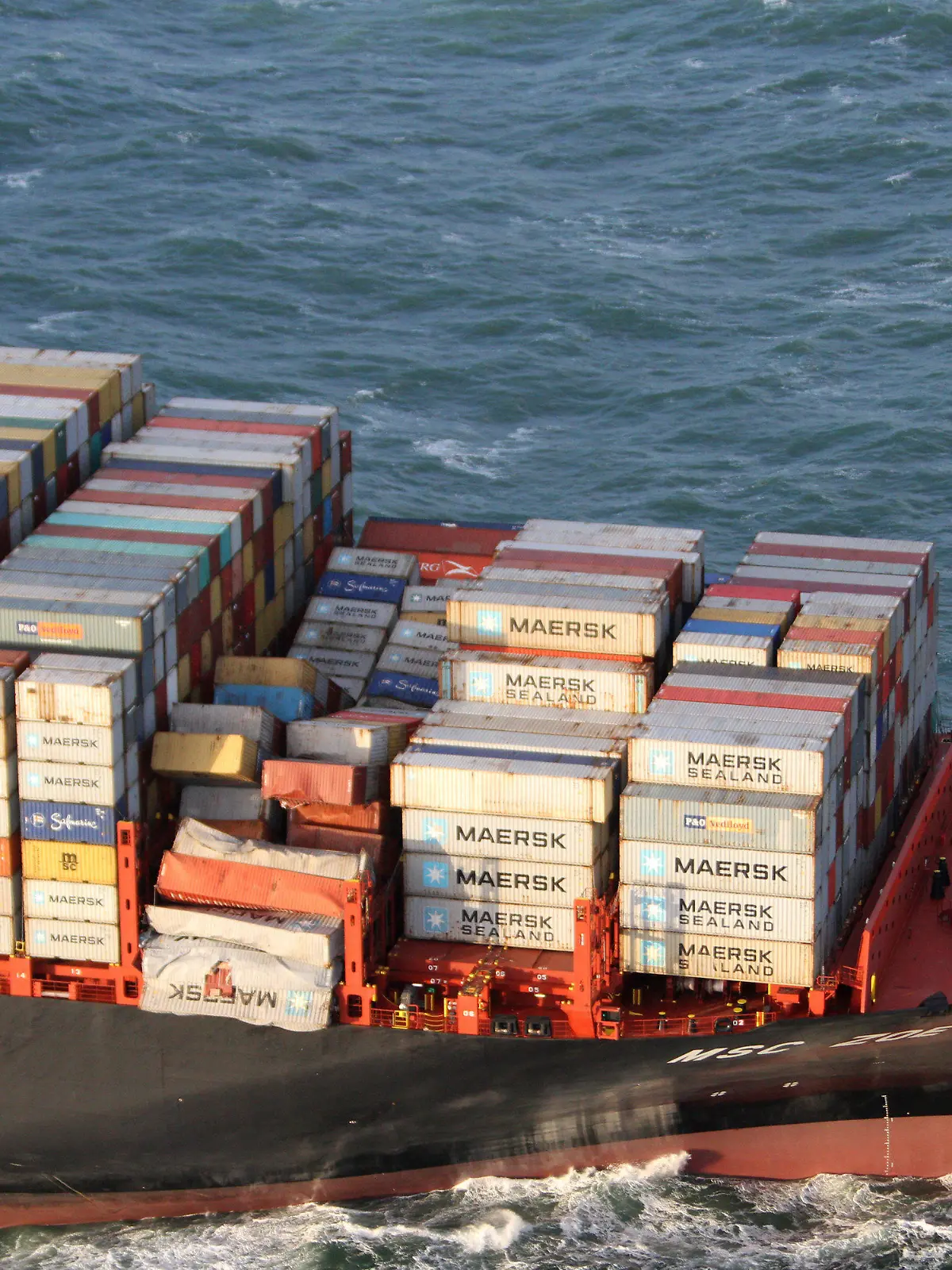 ARCHIV - 02.01.2019, Niederlande, --: Die mit Containern beladene «MSC Zoe» ist in der Nordsee unterwegs und hat durch den Sturm auf dem Weg vom belgischen Antwerpen nach Bremerhaven Ladung in der Nordsee verloren. Zwei Jahre nach der Havarie des Riesenfrachters in der stürmischen Nordsee drängen Kommunalpolitiker und Naturschützer weiter darauf, Konsequenzen aus dem Unglück zu ziehen. (zu dpa "Zwei Jahre nach Havarie der «MSC Zoe»: Wie weit ist die Aufarbeitung?") Foto: Nlcg-Phcgn/Netherlands Coast Guard/dpa +++ dpa-Bildfunk +++