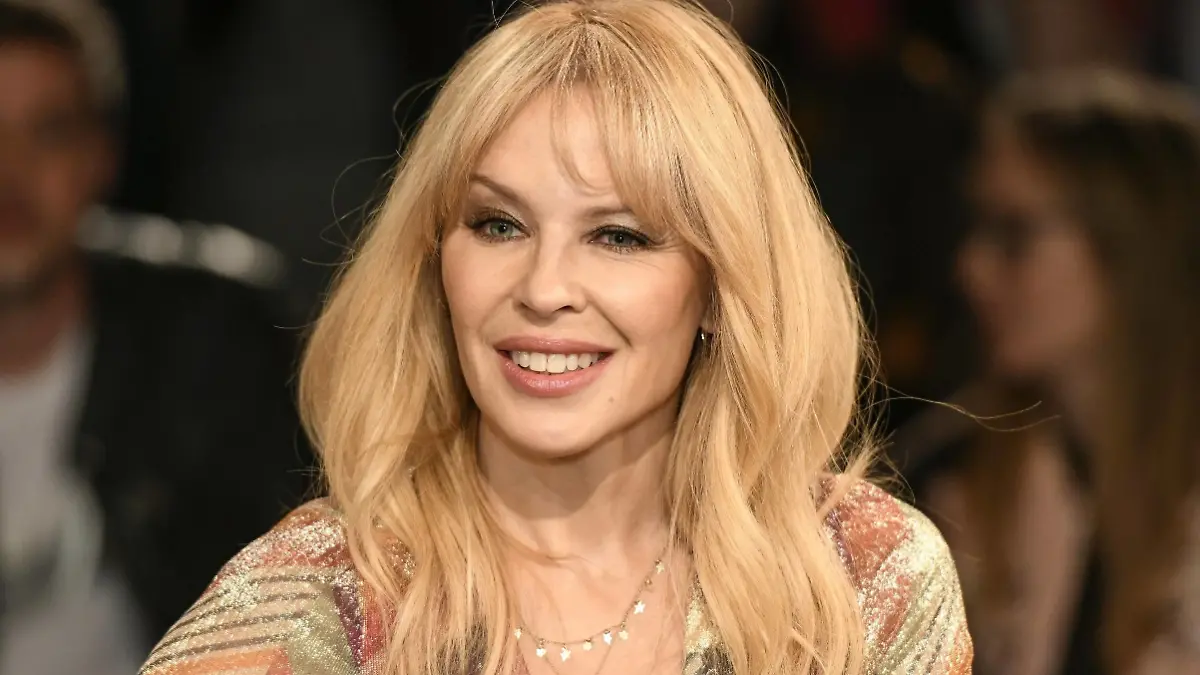 Kylie Minogue (Sängerin) 04/18 her Kylie Minogue am 10. April 2018 in Markus Lanz , ZDF Australien australisch australische Frau Gesang Pop Musik Gesang Schauspielerin Schauspiel TV Fernsehen Talkshow australian female singer actress quer halb sitzend lächelnd neutral *** Kylie Minogue singer 04 18 here Kylie Minogue on 10 April 2018 in Markus Lanz ZDF Australia australian australian woman singing pop music singing actress acting tv tv talk show australian female singer actress cross half sitting smiling neutral  