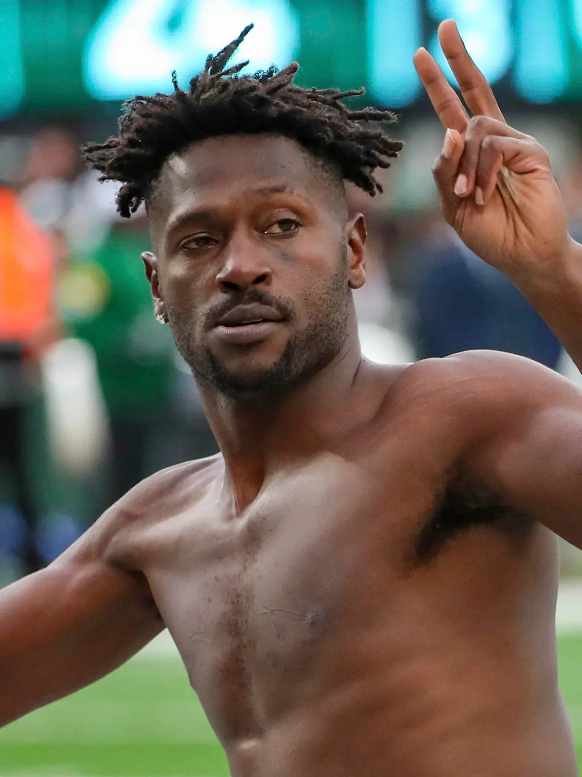 Tampa Bay Buccaneers wide receiver Antonio Brown (81) gestures to the crowd as he leaves the field while his team's offense is on the field against the New York Jets during the third quarter of an NFL football game Sunday, Jan. 2, 2022, in East Rutherford, N.J. Brown left the game and did not return. (Andrew Mills/NJ Advance Media via AP)