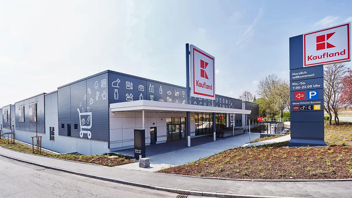 Das Kaufland-Logo ziert bald auch die ehemaligen Real-Filialen.