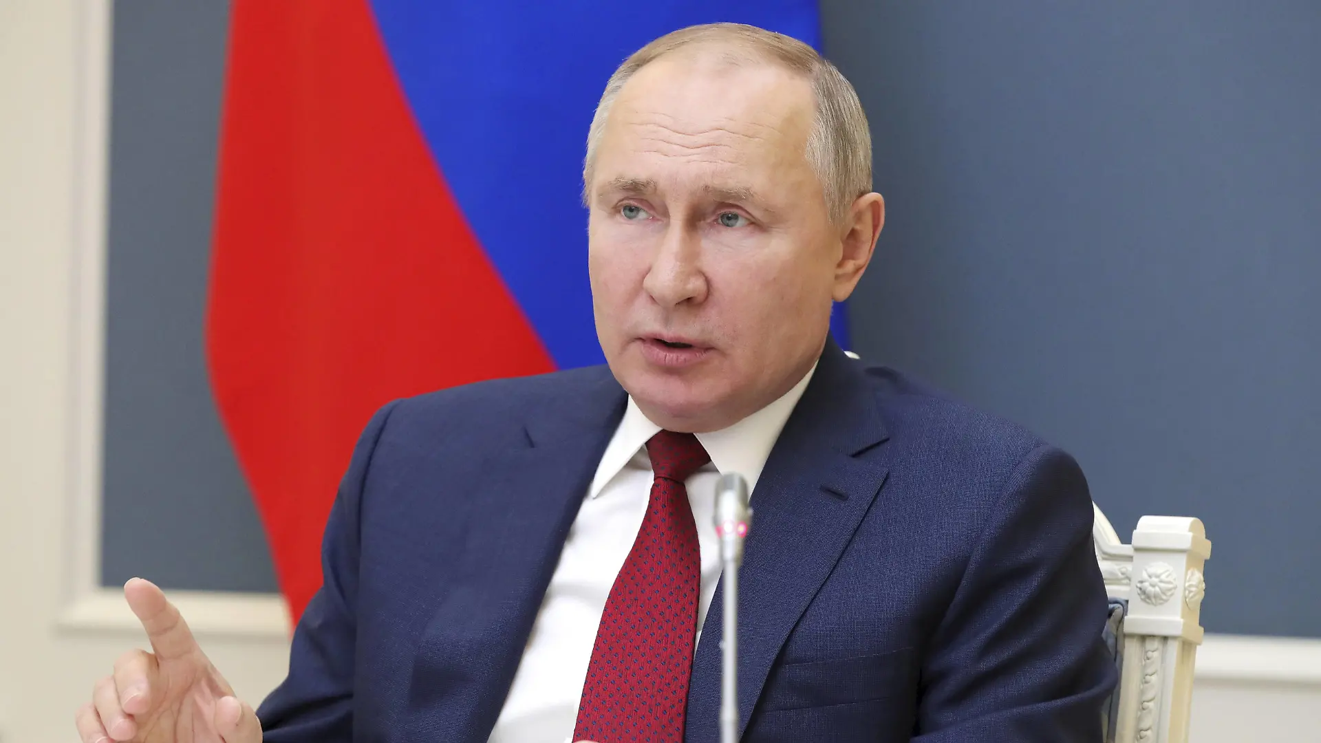 MOSCOW, RUSSIA - JANUARY 27, 2021: Russia s President Vladimir Putin addresses Davos Agenda 2021, a virtual event of the World Economic Forum WEF, via a video link from Moscow s Kremlin. Putin addresses the forum for the first time since 2009. Mikhail Klimentyev/Russian Presidential Press and Information Office/TASS PUBLICATIONxINxGERxAUTxONLY TS0F53FB