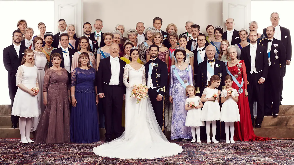LÃ¶rdagen den 13 juni vigdes Prins Carl Philip och FrÃ¶ken Sofia Hellqvist i Slottskyrkan pÃ¥ Kungliga slottet i Stockholm. On Saturday 13 June 2015, Prince Carl Philip and Miss Sofia Hellqvist were married in the Royal Chapel at the Royal Palace of Stockholm.FÃ¶rsta raden: H.K.H. Prinsessan Estelle, FrÃ¶ken ChloÃ© Sommerlath, FrÃ¶ken AnaÃ¯s Sommerlath. Andra raden: FrÃ¶ken Tiara Larsson, Fru Britt Rotman, Fru Marie Hellqvist, Herr Erik Hellqvist, H.K.H. Prinsessan Sofia, H.K.H. Prins Carl Philip, H.M. Drottningen, H.M. Konungen, H.M. Drottning Margrethe II.Tredje raden; Herr Jonas Frejd, FrÃ¶ken Lina Hellqvist, Mr Christopher O'Neill, H.K.H. Prinsessan Madeleine, HM Queen Mathilde, H.M. Drottning Sonja, HM Queen MÃ¡xima, H.K.H. Kronprinsessan Victoria, H.K.H. Prins Daniel, FrÃ¶ken Sara Hellqvist, Herr Oskar Bergman.FjÃ¤rde raden: HRH Prince Leopold of Bavaria, HIH Princess Takamado, H.K.H. Kronprinsessan Mette-Marit, H.K.H. Kronprins Haakon, Prinsessan Christina, Fru Magnuson, H.K.H. Prinsessan Birgitta, Prinsessan Margaretha, Mrs Ambler, Prinsessan DÃ©sirÃ©e, Friherrinna SilfverschiÃ¶ld, H.K.H. Kronprinsessan Mary, H.K.H. Kronprins Frederik, HRH The Countess of Wessex, HRH The Earl of Wessex.Femte raden: HRH Princess Ursula, Fru Laila RÃ¶nn Rotman, Herr Anders Rotman, Generalkonsul Tord Magnuson, Mrs Charlotte de Toledo Sommerlath, Mr Ralf de Toledo Sommerlath, Mrs Ingrid Sommerlath, Mr Walther L. Sommerlath, Friherre Niclas SilfverschiÃ¶ld, Fru Lena Rotman, Herr Peter Nygren, Fru Irena Hellqvist, Herr Lars Hellqvist.First row: H.R.H. Princess Estelle, Miss ChloÃ© Sommerlath, Miss AnaÃ¯s Sommerlath. Second row: Miss Tiara Larsson, Mrs. Britt Rotman, Mrs. Marie Hellqvist, Mr. Erik Hellqvist, H.R.H. Princess Sofia, H.R.H. Prince Carl Philip, H.M. Queen Silvia, H.M. King Carl XVI Gustaf, HM Queen Margrethe II.Third row: Mr. Jonas Frejd, Miss Lina Hellqvist, Mr. Christopher O'Neill, H.R.H. Princess Madeleine, HM Queen Mathilde, HM Queen Sonja, HM Queen MÃ¡xima