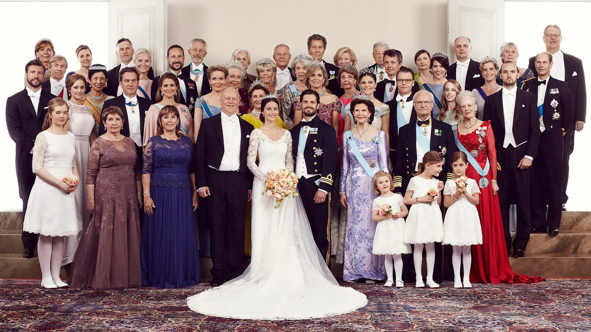 LÃ¶rdagen den 13 juni vigdes Prins Carl Philip och FrÃ¶ken Sofia Hellqvist i Slottskyrkan pÃ¥ Kungliga slottet i Stockholm. On Saturday 13 June 2015, Prince Carl Philip and Miss Sofia Hellqvist were married in the Royal Chapel at the Royal Palace of Stockholm.FÃ¶rsta raden: H.K.H. Prinsessan Estelle, FrÃ¶ken ChloÃ© Sommerlath, FrÃ¶ken AnaÃ¯s Sommerlath. Andra raden: FrÃ¶ken Tiara Larsson, Fru Britt Rotman, Fru Marie Hellqvist, Herr Erik Hellqvist, H.K.H. Prinsessan Sofia, H.K.H. Prins Carl Philip, H.M. Drottningen, H.M. Konungen, H.M. Drottning Margrethe II.Tredje raden; Herr Jonas Frejd, FrÃ¶ken Lina Hellqvist, Mr Christopher O'Neill, H.K.H. Prinsessan Madeleine, HM Queen Mathilde, H.M. Drottning Sonja, HM Queen MÃ¡xima, H.K.H. Kronprinsessan Victoria, H.K.H. Prins Daniel, FrÃ¶ken Sara Hellqvist, Herr Oskar Bergman.FjÃ¤rde raden: HRH Prince Leopold of Bavaria, HIH Princess Takamado, H.K.H. Kronprinsessan Mette-Marit, H.K.H. Kronprins Haakon, Prinsessan Christina, Fru Magnuson, H.K.H. Prinsessan Birgitta, Prinsessan Margaretha, Mrs Ambler, Prinsessan DÃ©sirÃ©e, Friherrinna SilfverschiÃ¶ld, H.K.H. Kronprinsessan Mary, H.K.H. Kronprins Frederik, HRH The Countess of Wessex, HRH The Earl of Wessex.Femte raden: HRH Princess Ursula, Fru Laila RÃ¶nn Rotman, Herr Anders Rotman, Generalkonsul Tord Magnuson, Mrs Charlotte de Toledo Sommerlath, Mr Ralf de Toledo Sommerlath, Mrs Ingrid Sommerlath, Mr Walther L. Sommerlath, Friherre Niclas SilfverschiÃ¶ld, Fru Lena Rotman, Herr Peter Nygren, Fru Irena Hellqvist, Herr Lars Hellqvist.First row: H.R.H. Princess Estelle, Miss ChloÃ© Sommerlath, Miss AnaÃ¯s Sommerlath. Second row: Miss Tiara Larsson, Mrs. Britt Rotman, Mrs. Marie Hellqvist, Mr. Erik Hellqvist, H.R.H. Princess Sofia, H.R.H. Prince Carl Philip, H.M. Queen Silvia, H.M. King Carl XVI Gustaf, HM Queen Margrethe II.Third row: Mr. Jonas Frejd, Miss Lina Hellqvist, Mr. Christopher O'Neill, H.R.H. Princess Madeleine, HM Queen Mathilde, HM Queen Sonja, HM Queen MÃ¡xima