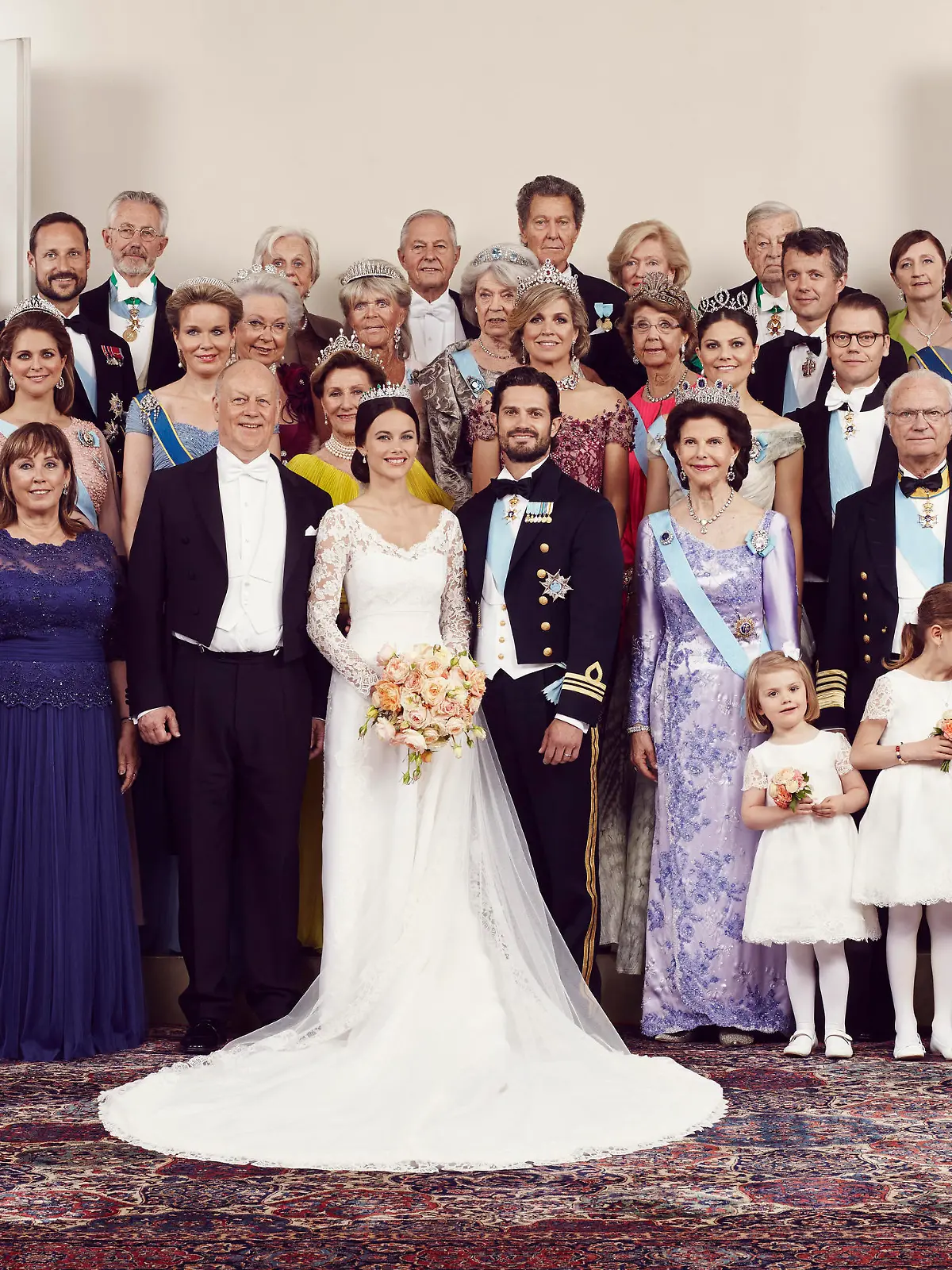 LÃ¶rdagen den 13 juni vigdes Prins Carl Philip och FrÃ¶ken Sofia Hellqvist i Slottskyrkan pÃ¥ Kungliga slottet i Stockholm. On Saturday 13 June 2015, Prince Carl Philip and Miss Sofia Hellqvist were married in the Royal Chapel at the Royal Palace of Stockholm.FÃ¶rsta raden: H.K.H. Prinsessan Estelle, FrÃ¶ken ChloÃ© Sommerlath, FrÃ¶ken AnaÃ¯s Sommerlath. Andra raden: FrÃ¶ken Tiara Larsson, Fru Britt Rotman, Fru Marie Hellqvist, Herr Erik Hellqvist, H.K.H. Prinsessan Sofia, H.K.H. Prins Carl Philip, H.M. Drottningen, H.M. Konungen, H.M. Drottning Margrethe II.Tredje raden; Herr Jonas Frejd, FrÃ¶ken Lina Hellqvist, Mr Christopher O'Neill, H.K.H. Prinsessan Madeleine, HM Queen Mathilde, H.M. Drottning Sonja, HM Queen MÃ¡xima, H.K.H. Kronprinsessan Victoria, H.K.H. Prins Daniel, FrÃ¶ken Sara Hellqvist, Herr Oskar Bergman.FjÃ¤rde raden: HRH Prince Leopold of Bavaria, HIH Princess Takamado, H.K.H. Kronprinsessan Mette-Marit, H.K.H. Kronprins Haakon, Prinsessan Christina, Fru Magnuson, H.K.H. Prinsessan Birgitta, Prinsessan Margaretha, Mrs Ambler, Prinsessan DÃ©sirÃ©e, Friherrinna SilfverschiÃ¶ld, H.K.H. Kronprinsessan Mary, H.K.H. Kronprins Frederik, HRH The Countess of Wessex, HRH The Earl of Wessex.Femte raden: HRH Princess Ursula, Fru Laila RÃ¶nn Rotman, Herr Anders Rotman, Generalkonsul Tord Magnuson, Mrs Charlotte de Toledo Sommerlath, Mr Ralf de Toledo Sommerlath, Mrs Ingrid Sommerlath, Mr Walther L. Sommerlath, Friherre Niclas SilfverschiÃ¶ld, Fru Lena Rotman, Herr Peter Nygren, Fru Irena Hellqvist, Herr Lars Hellqvist.First row: H.R.H. Princess Estelle, Miss ChloÃ© Sommerlath, Miss AnaÃ¯s Sommerlath. Second row: Miss Tiara Larsson, Mrs. Britt Rotman, Mrs. Marie Hellqvist, Mr. Erik Hellqvist, H.R.H. Princess Sofia, H.R.H. Prince Carl Philip, H.M. Queen Silvia, H.M. King Carl XVI Gustaf, HM Queen Margrethe II.Third row: Mr. Jonas Frejd, Miss Lina Hellqvist, Mr. Christopher O'Neill, H.R.H. Princess Madeleine, HM Queen Mathilde, HM Queen Sonja, HM Queen MÃ¡xima