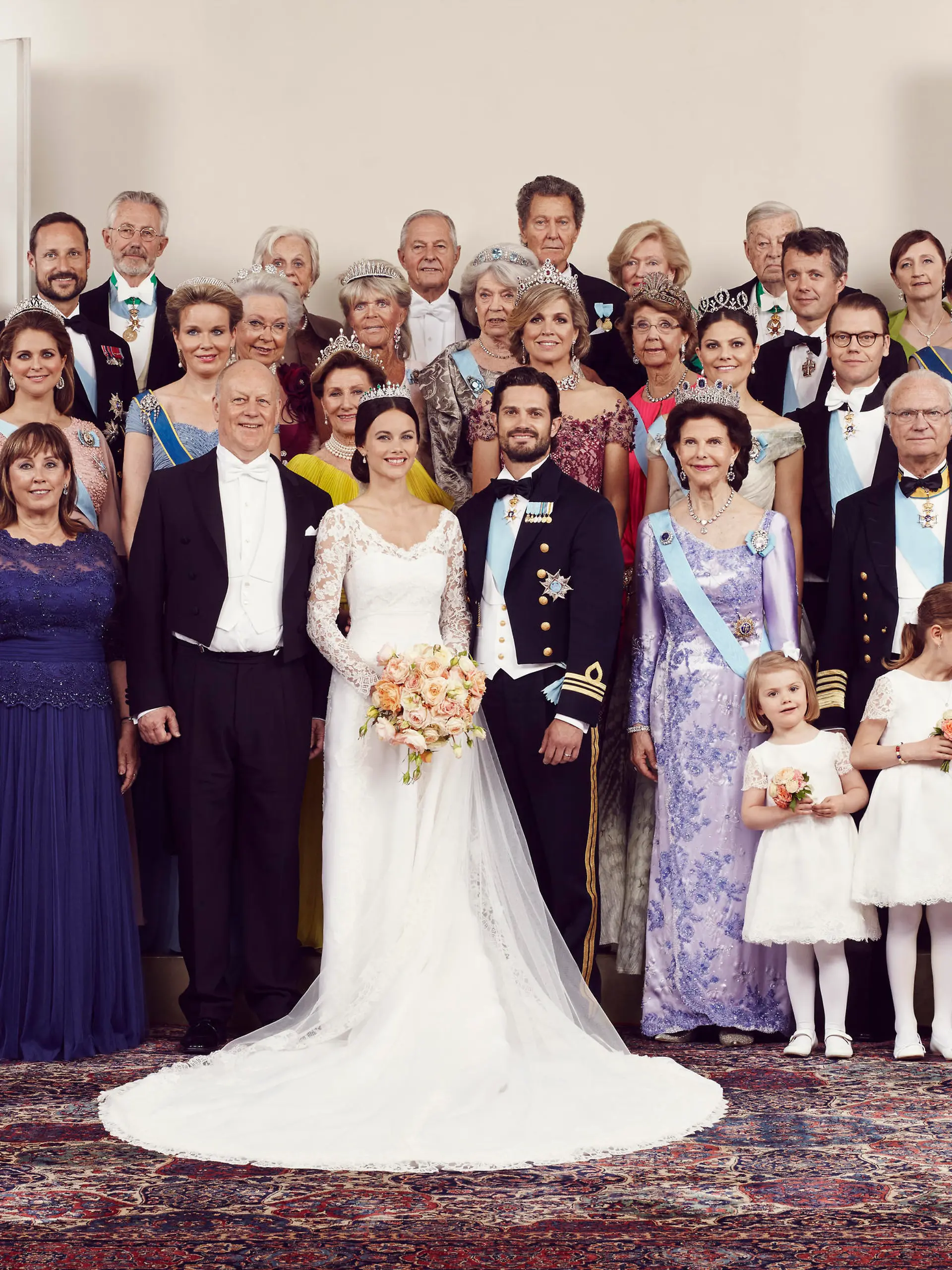 LÃ¶rdagen den 13 juni vigdes Prins Carl Philip och FrÃ¶ken Sofia Hellqvist i Slottskyrkan pÃ¥ Kungliga slottet i Stockholm. On Saturday 13 June 2015, Prince Carl Philip and Miss Sofia Hellqvist were married in the Royal Chapel at the Royal Palace of Stockholm.FÃ¶rsta raden: H.K.H. Prinsessan Estelle, FrÃ¶ken ChloÃ© Sommerlath, FrÃ¶ken AnaÃ¯s Sommerlath. Andra raden: FrÃ¶ken Tiara Larsson, Fru Britt Rotman, Fru Marie Hellqvist, Herr Erik Hellqvist, H.K.H. Prinsessan Sofia, H.K.H. Prins Carl Philip, H.M. Drottningen, H.M. Konungen, H.M. Drottning Margrethe II.Tredje raden; Herr Jonas Frejd, FrÃ¶ken Lina Hellqvist, Mr Christopher O'Neill, H.K.H. Prinsessan Madeleine, HM Queen Mathilde, H.M. Drottning Sonja, HM Queen MÃ¡xima, H.K.H. Kronprinsessan Victoria, H.K.H. Prins Daniel, FrÃ¶ken Sara Hellqvist, Herr Oskar Bergman.FjÃ¤rde raden: HRH Prince Leopold of Bavaria, HIH Princess Takamado, H.K.H. Kronprinsessan Mette-Marit, H.K.H. Kronprins Haakon, Prinsessan Christina, Fru Magnuson, H.K.H. Prinsessan Birgitta, Prinsessan Margaretha, Mrs Ambler, Prinsessan DÃ©sirÃ©e, Friherrinna SilfverschiÃ¶ld, H.K.H. Kronprinsessan Mary, H.K.H. Kronprins Frederik, HRH The Countess of Wessex, HRH The Earl of Wessex.Femte raden: HRH Princess Ursula, Fru Laila RÃ¶nn Rotman, Herr Anders Rotman, Generalkonsul Tord Magnuson, Mrs Charlotte de Toledo Sommerlath, Mr Ralf de Toledo Sommerlath, Mrs Ingrid Sommerlath, Mr Walther L. Sommerlath, Friherre Niclas SilfverschiÃ¶ld, Fru Lena Rotman, Herr Peter Nygren, Fru Irena Hellqvist, Herr Lars Hellqvist.First row: H.R.H. Princess Estelle, Miss ChloÃ© Sommerlath, Miss AnaÃ¯s Sommerlath. Second row: Miss Tiara Larsson, Mrs. Britt Rotman, Mrs. Marie Hellqvist, Mr. Erik Hellqvist, H.R.H. Princess Sofia, H.R.H. Prince Carl Philip, H.M. Queen Silvia, H.M. King Carl XVI Gustaf, HM Queen Margrethe II.Third row: Mr. Jonas Frejd, Miss Lina Hellqvist, Mr. Christopher O'Neill, H.R.H. Princess Madeleine, HM Queen Mathilde, HM Queen Sonja, HM Queen MÃ¡xima