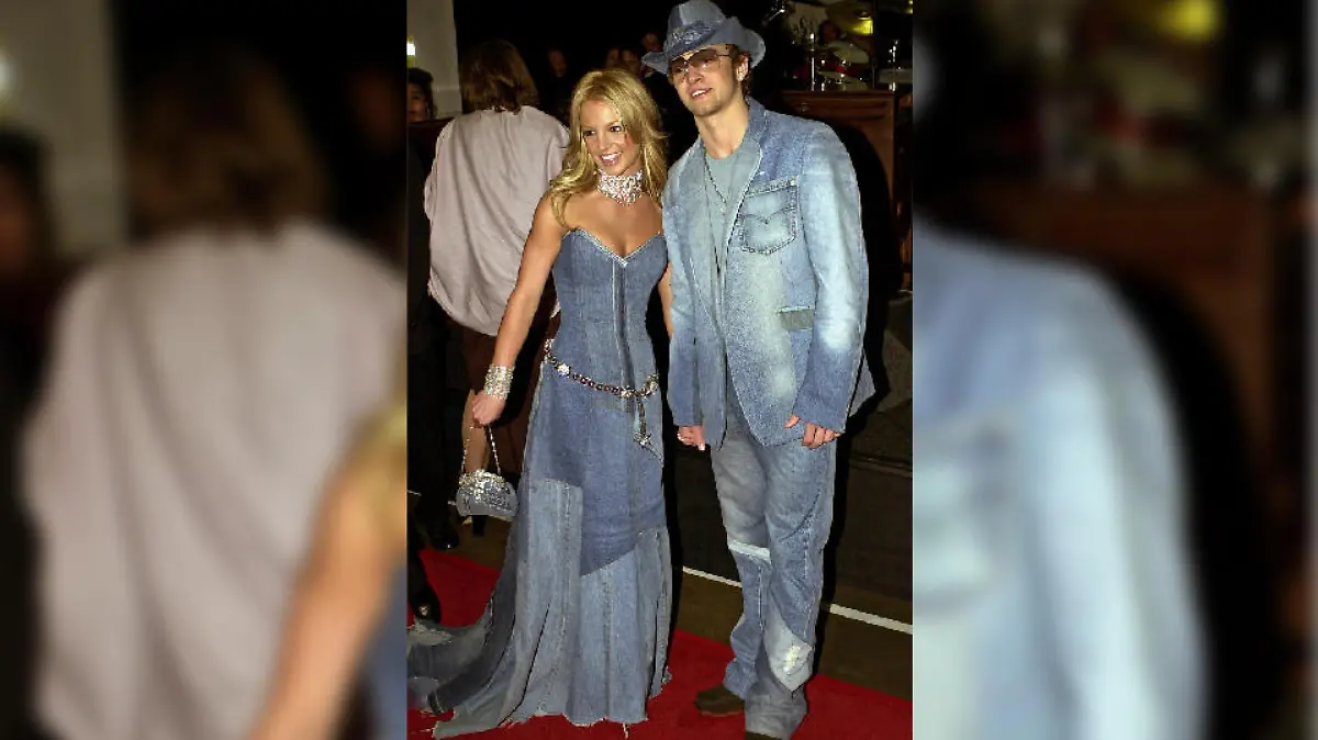 Britney Spears und Justin Timberlake auf dem roten Teppich der American Music Awards 2001