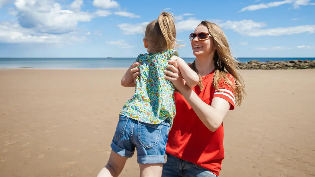 Familie macht Urlaub an der Nordsee