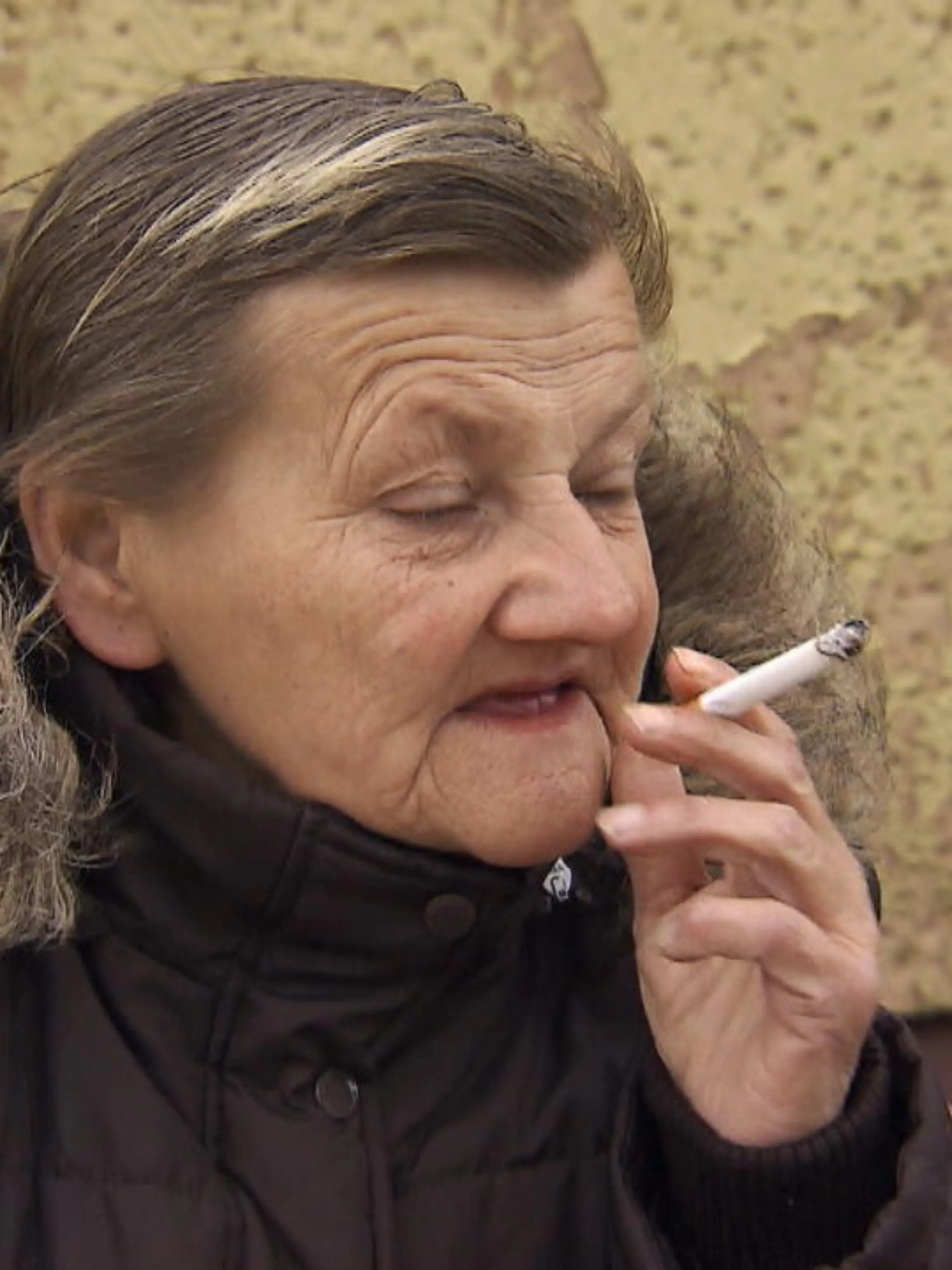 Karin Ritter ist tot und das Mitgefühl hält sich im Netz in Grenzen. Vor allem ihr offener Ausländerhass und ihr Tabakkonsum sorgen für Spott.